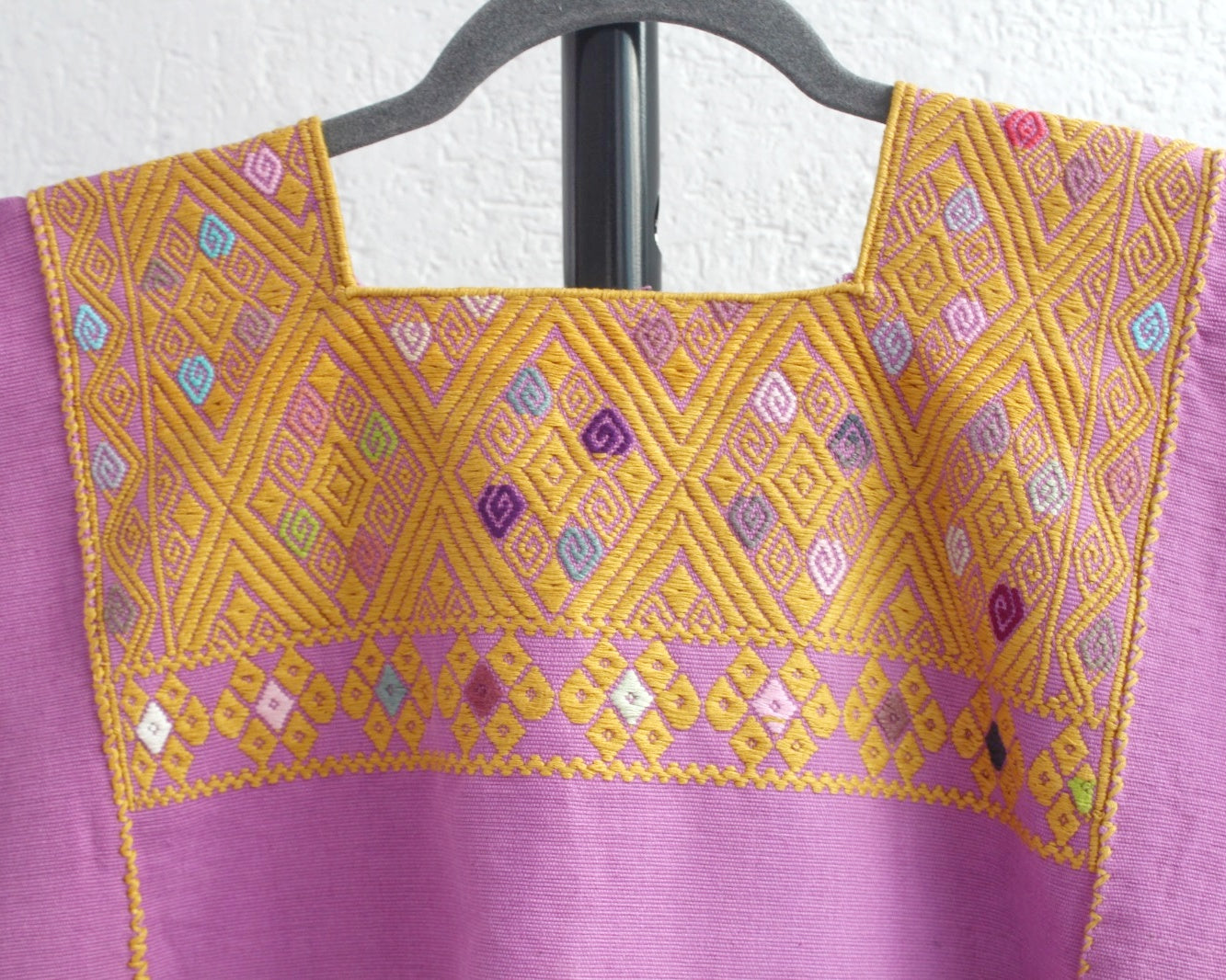 Huipil Corto Laura XL - 2XL Pejel Lila Amarillo