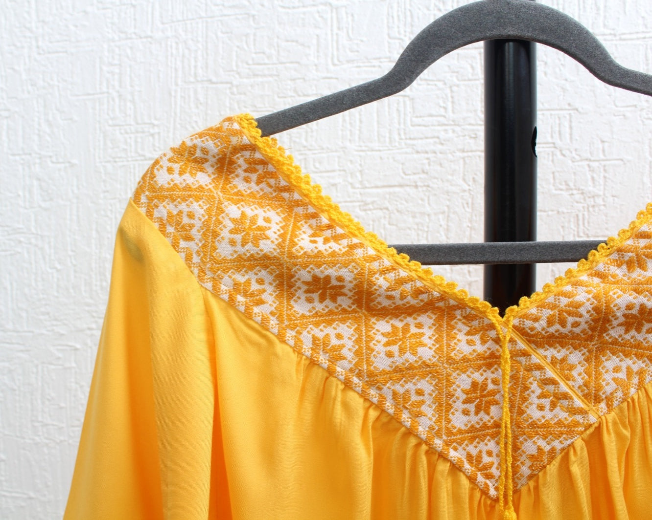 Blusa Cuello V Amarillo Estrellas