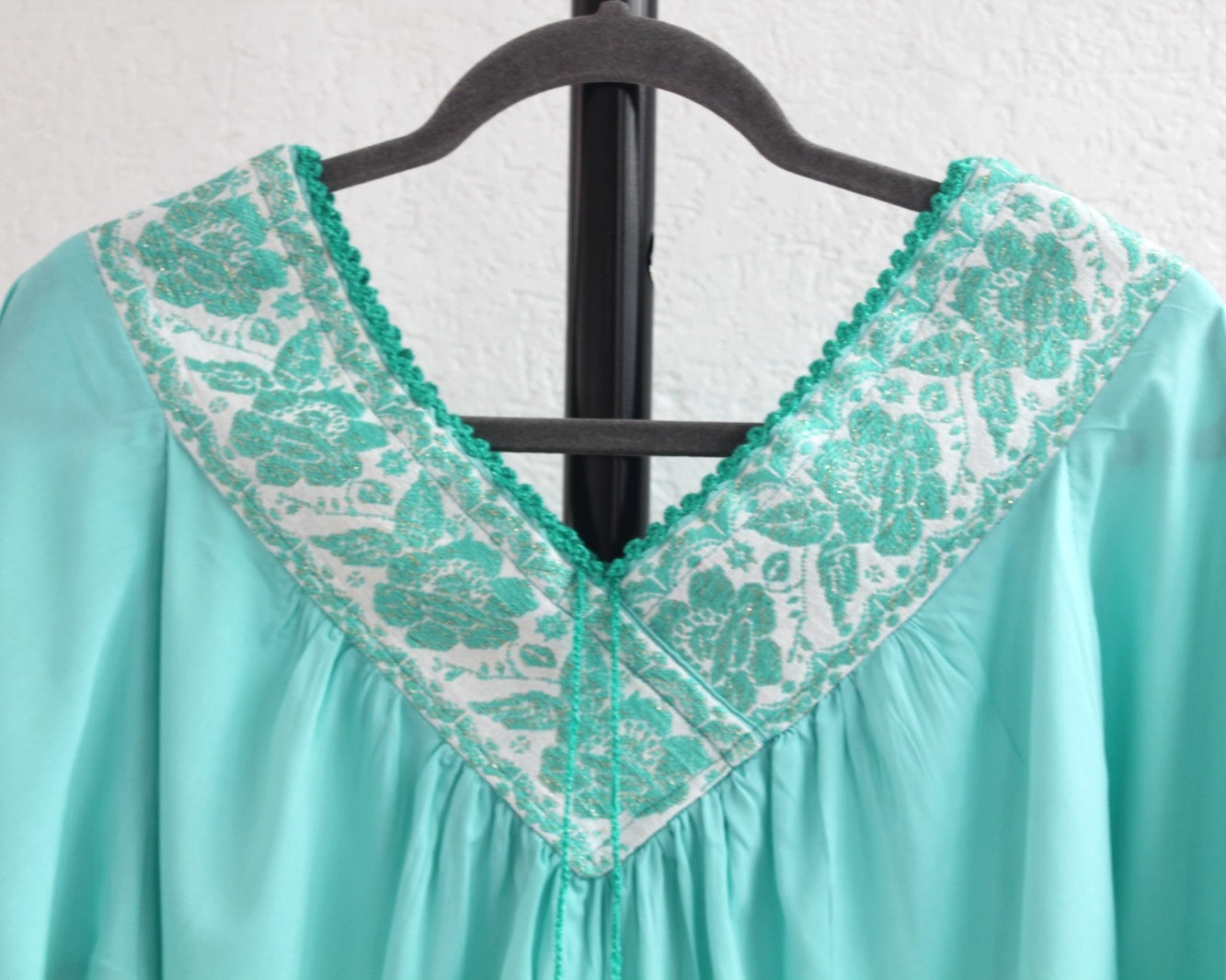Blusa Cuello V Aqua Rosas