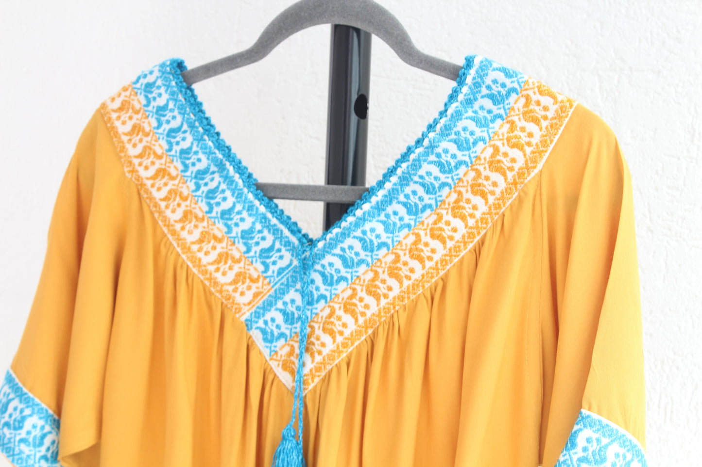 Blusa Cuello V Amarillo Azul