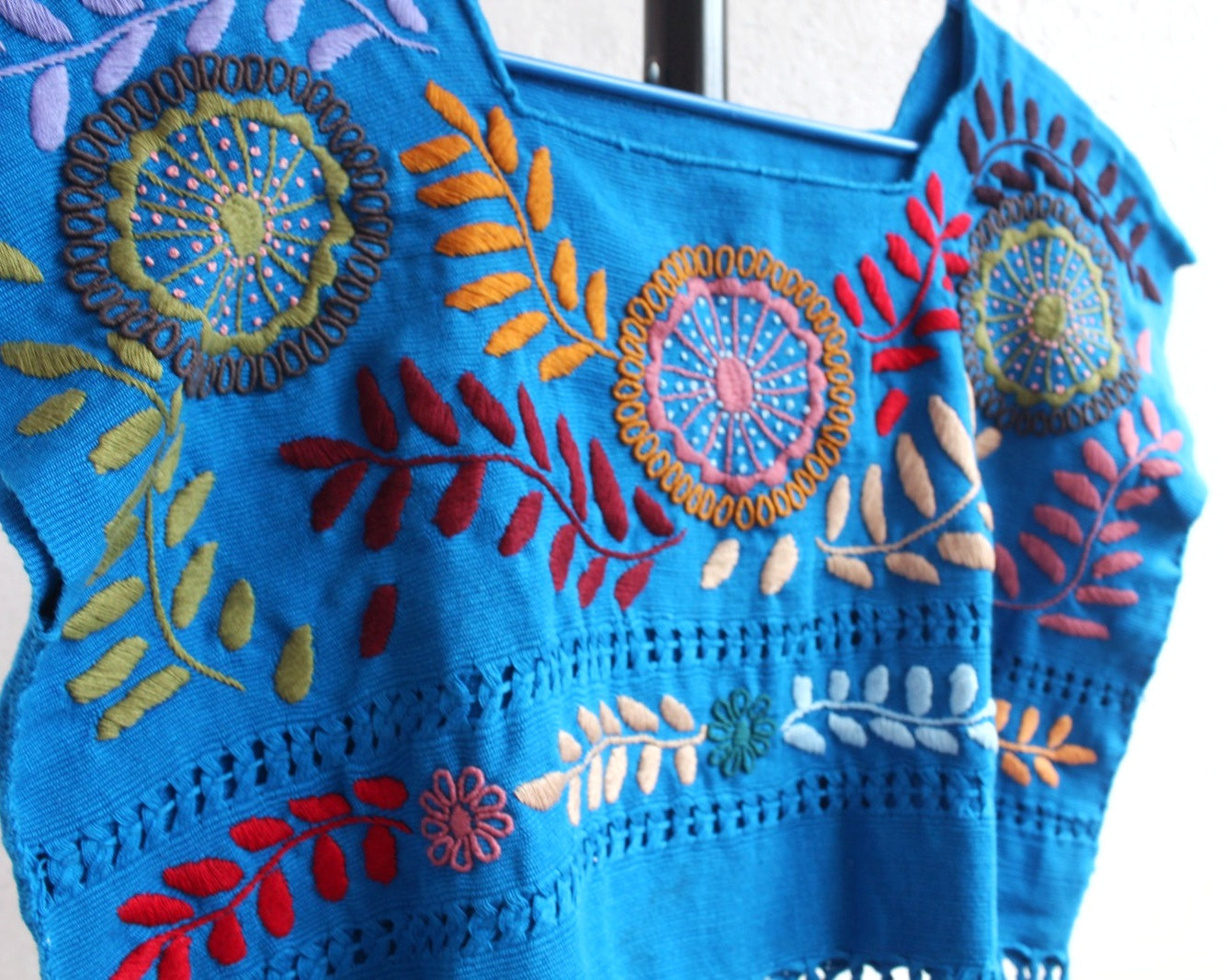 Crop Top Flores Rococo Azul Celeste