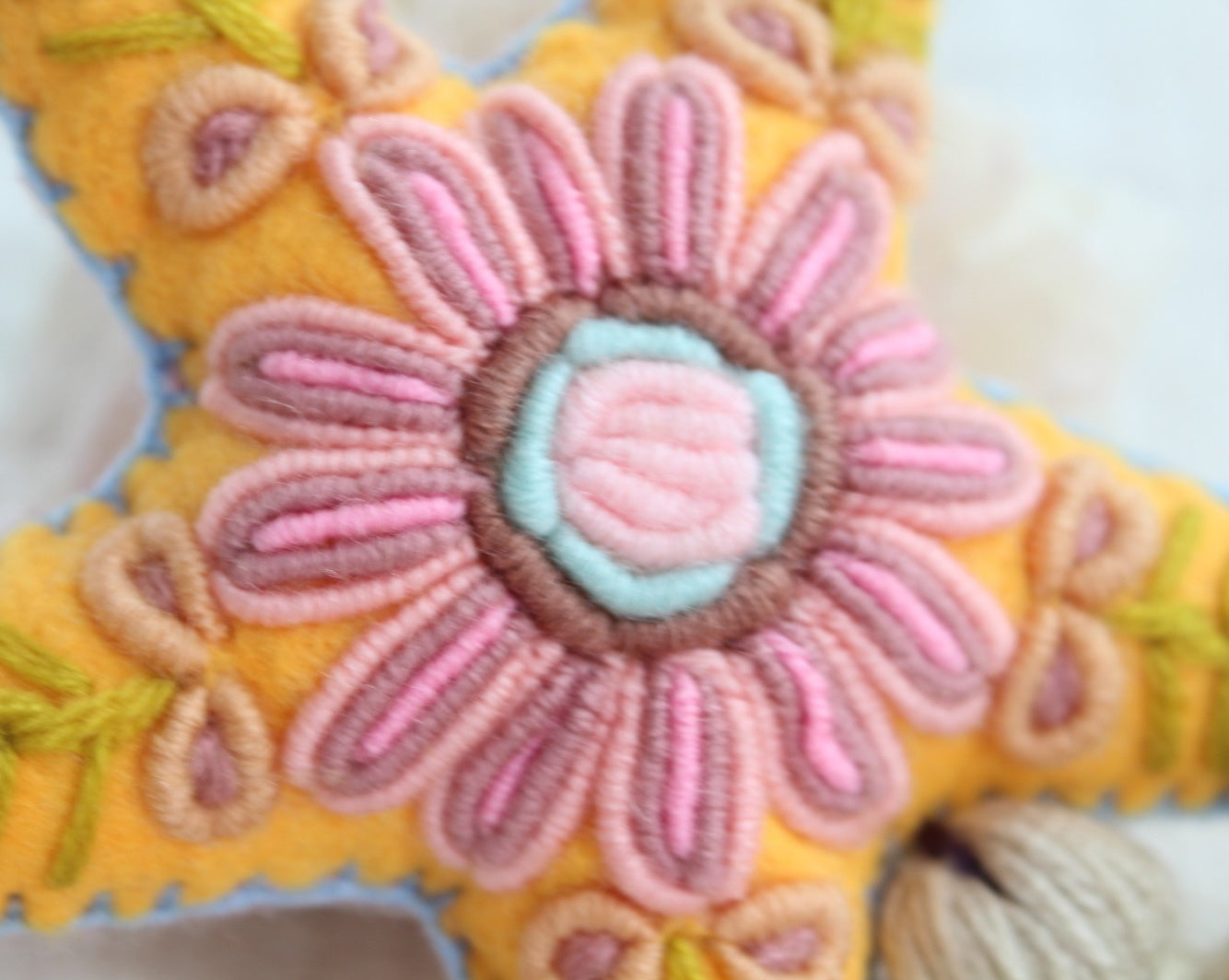 Estrella Rococo Amarillo Beige Azul Rosa