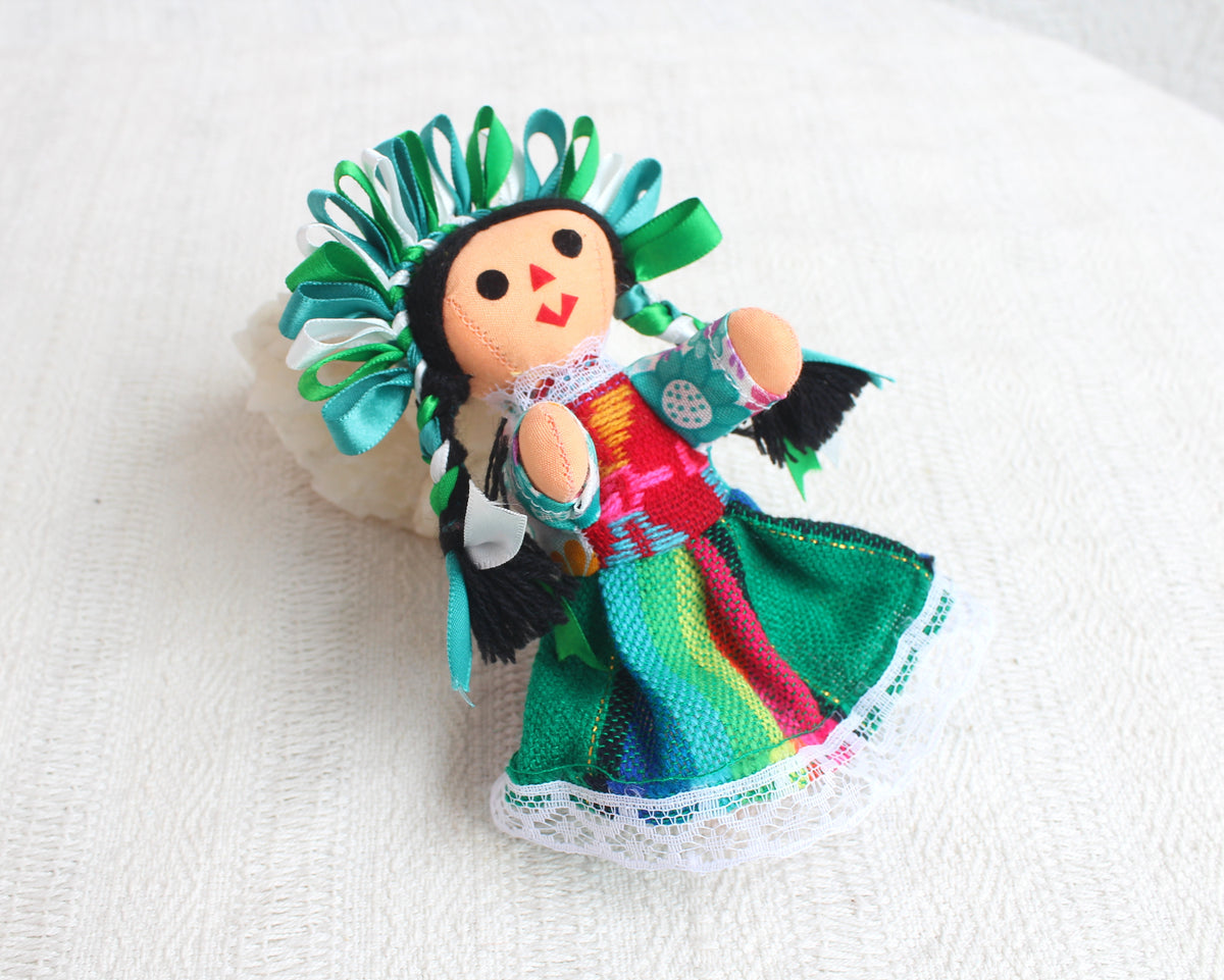Muñeca Lelé Pequeña Esmeralda Verde Blanco