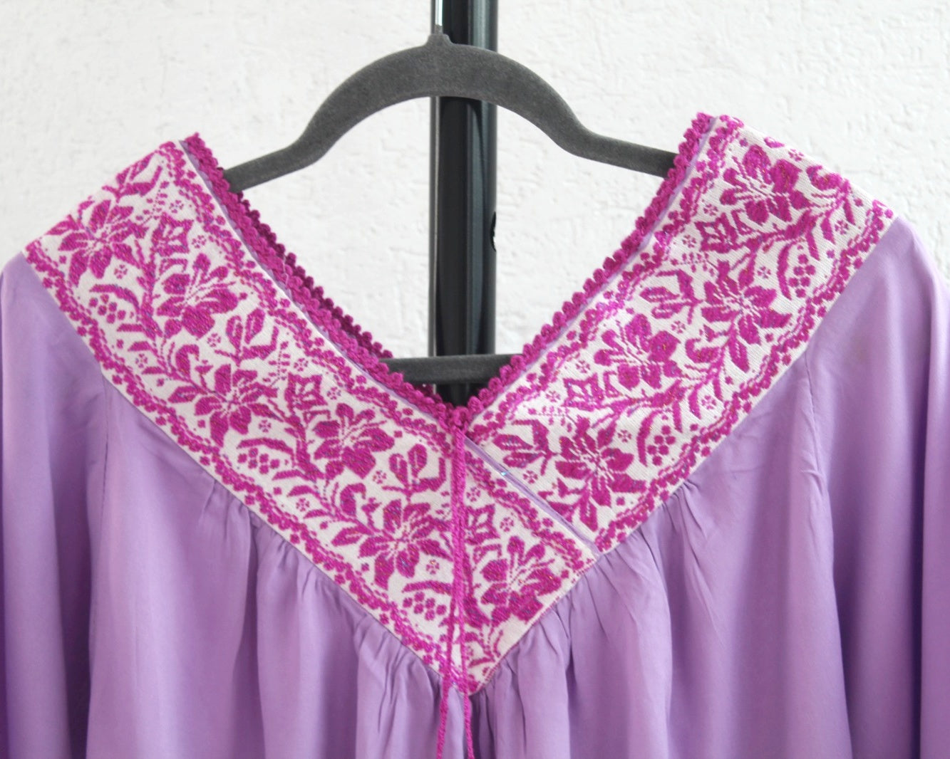 Blusa Cuello V Lila Flores