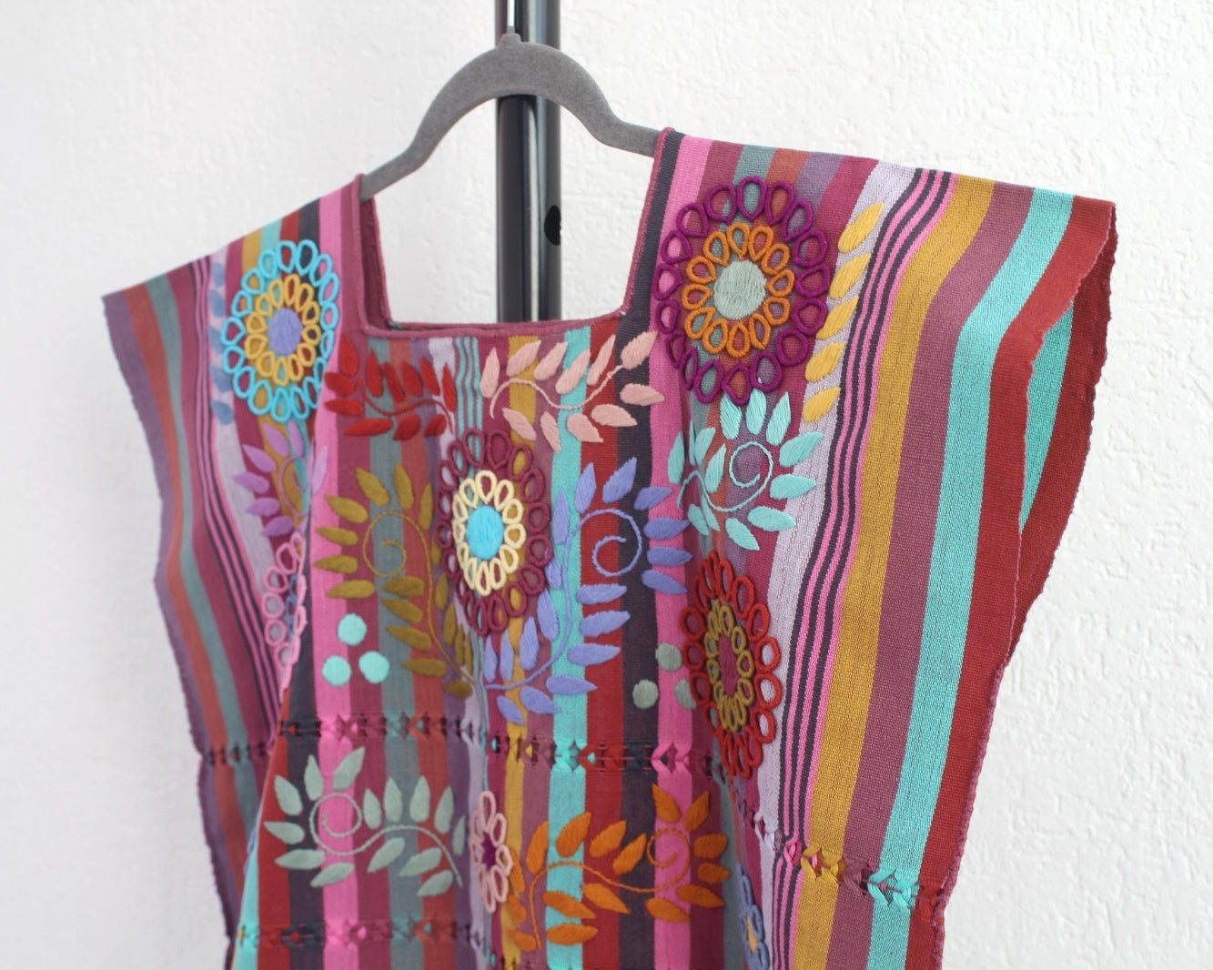 Top Flores Rococo Rosa Lila Negro