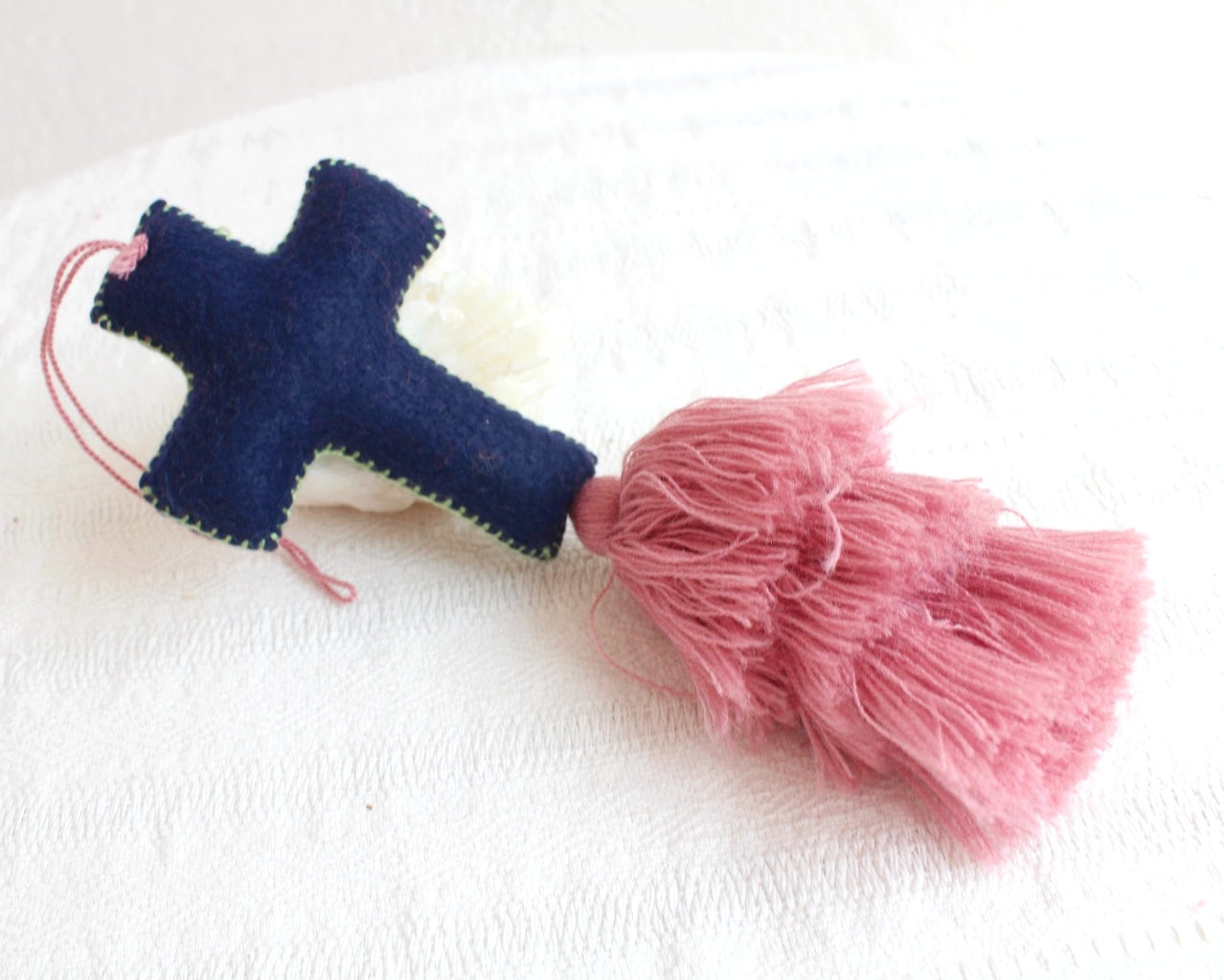 Cruz Pequeña Lila Rosa