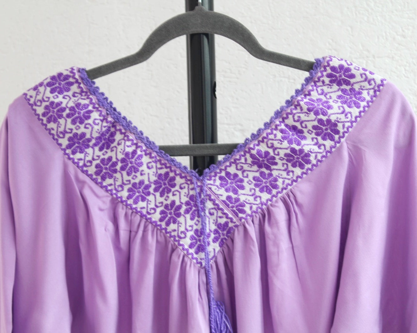 Blusa Cuello V Lila Flores