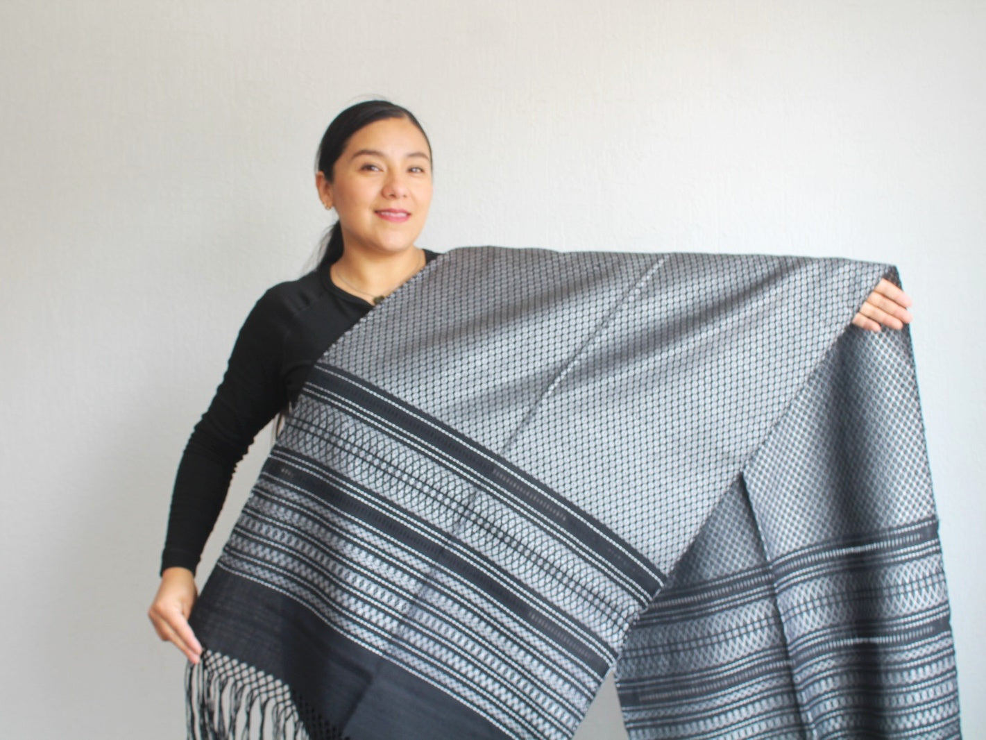 Rebozo Martha Negro Plateado
