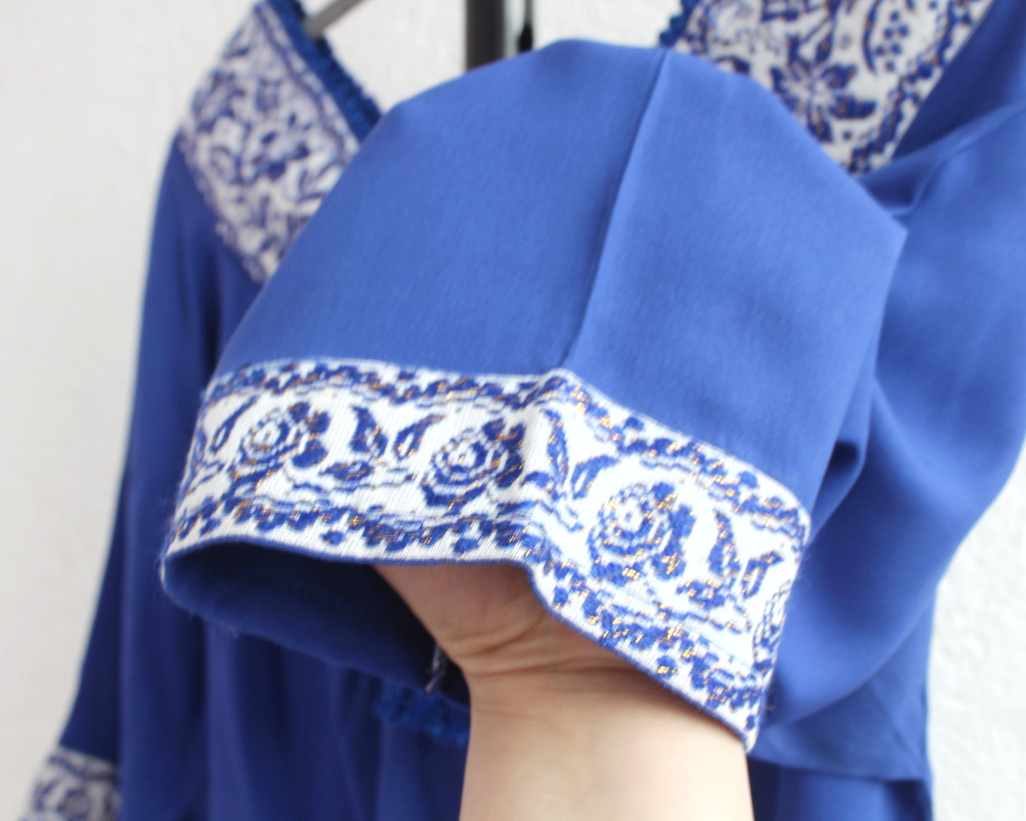 Blusa Cuello V Azul Rey Rosas