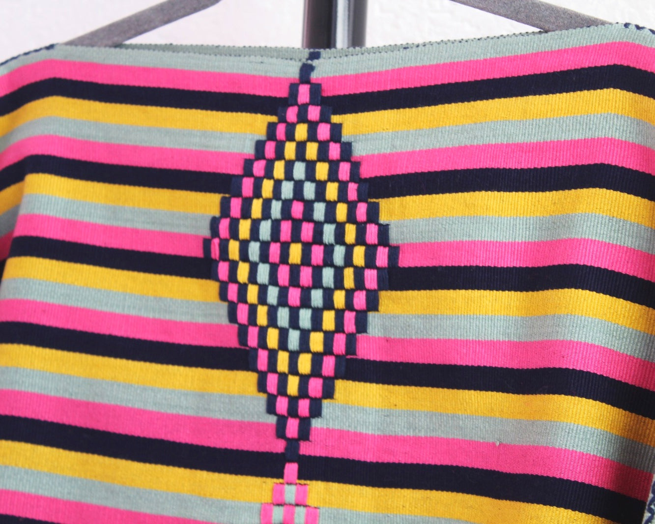 Jorongo Rombos Rosa Azul Amarillo