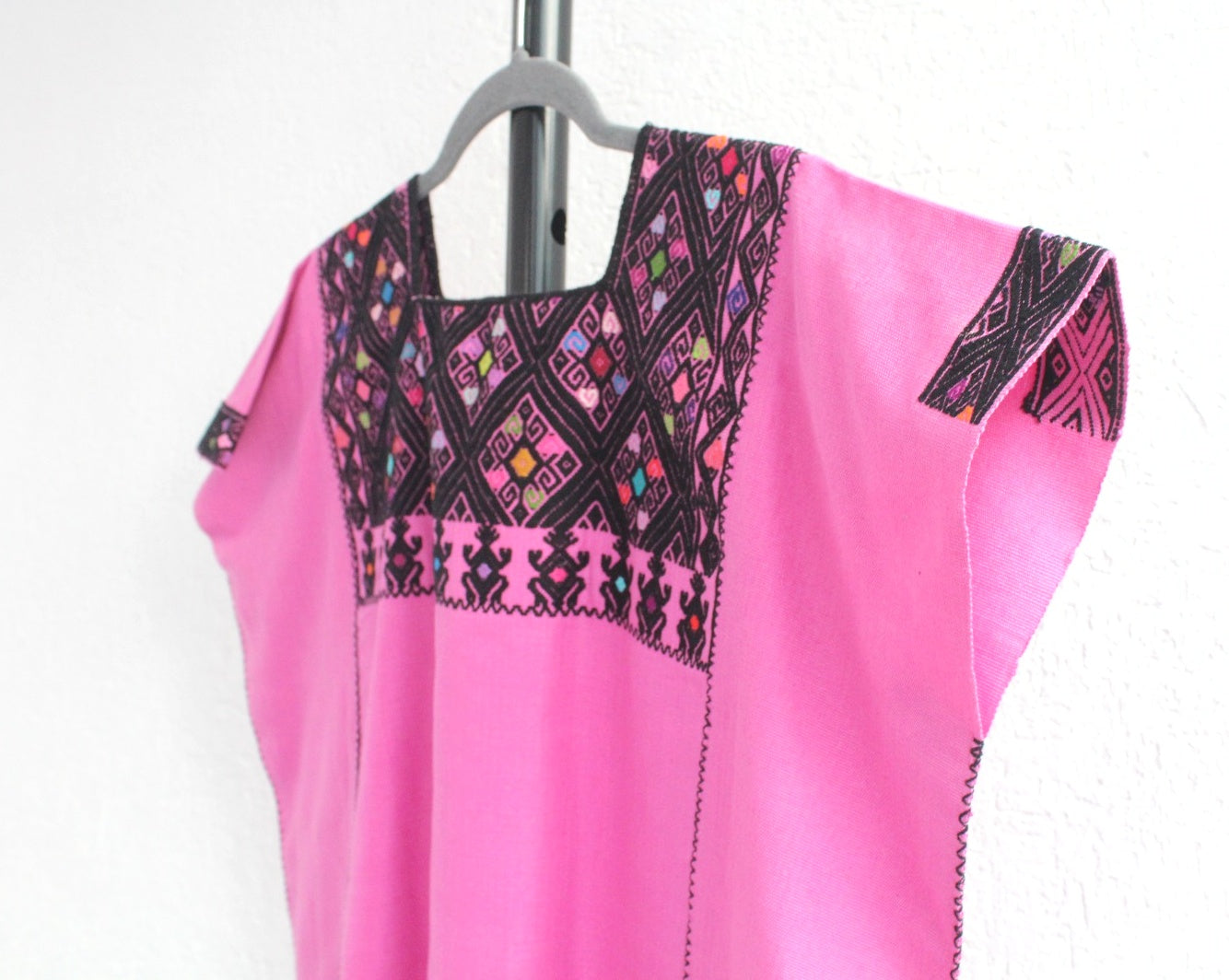 Huipil Corto Laura XL - 2XL Pejel Rosa Negro