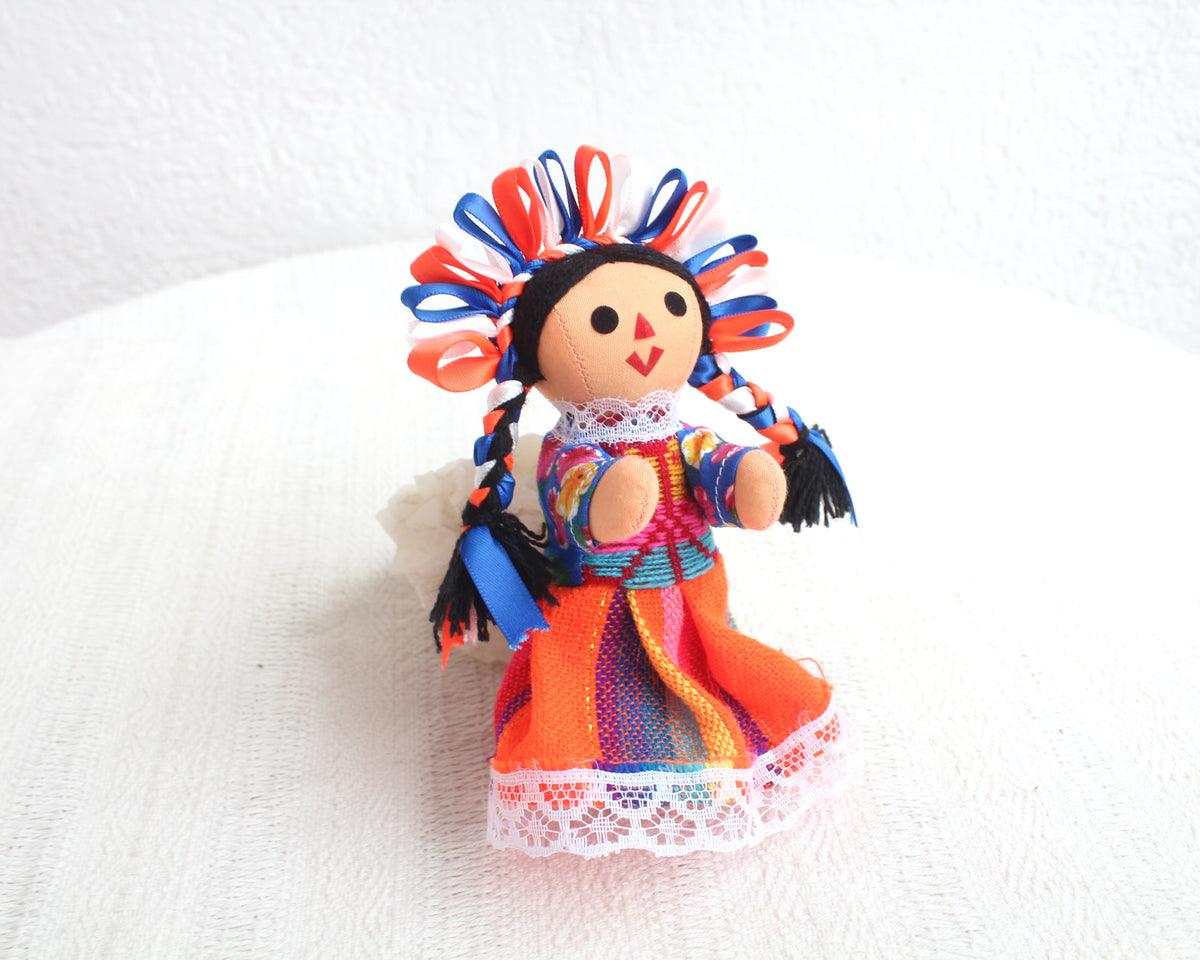 Muñeca Lelé Pequeña Azul Naranja Blanco