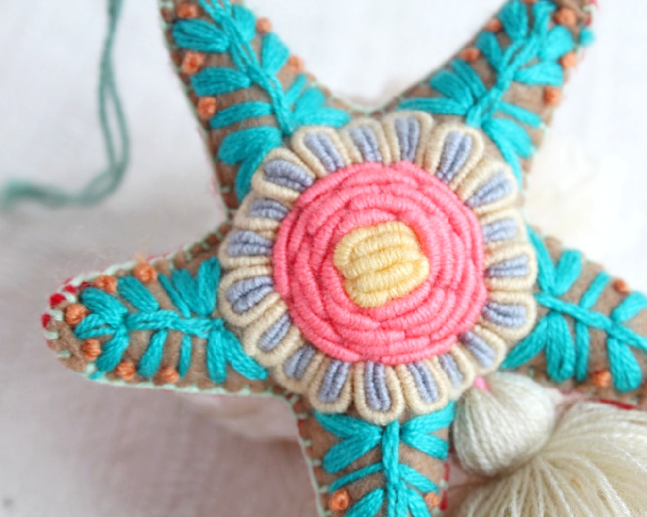 Estrella Rococo Turquesa Rosa Beige