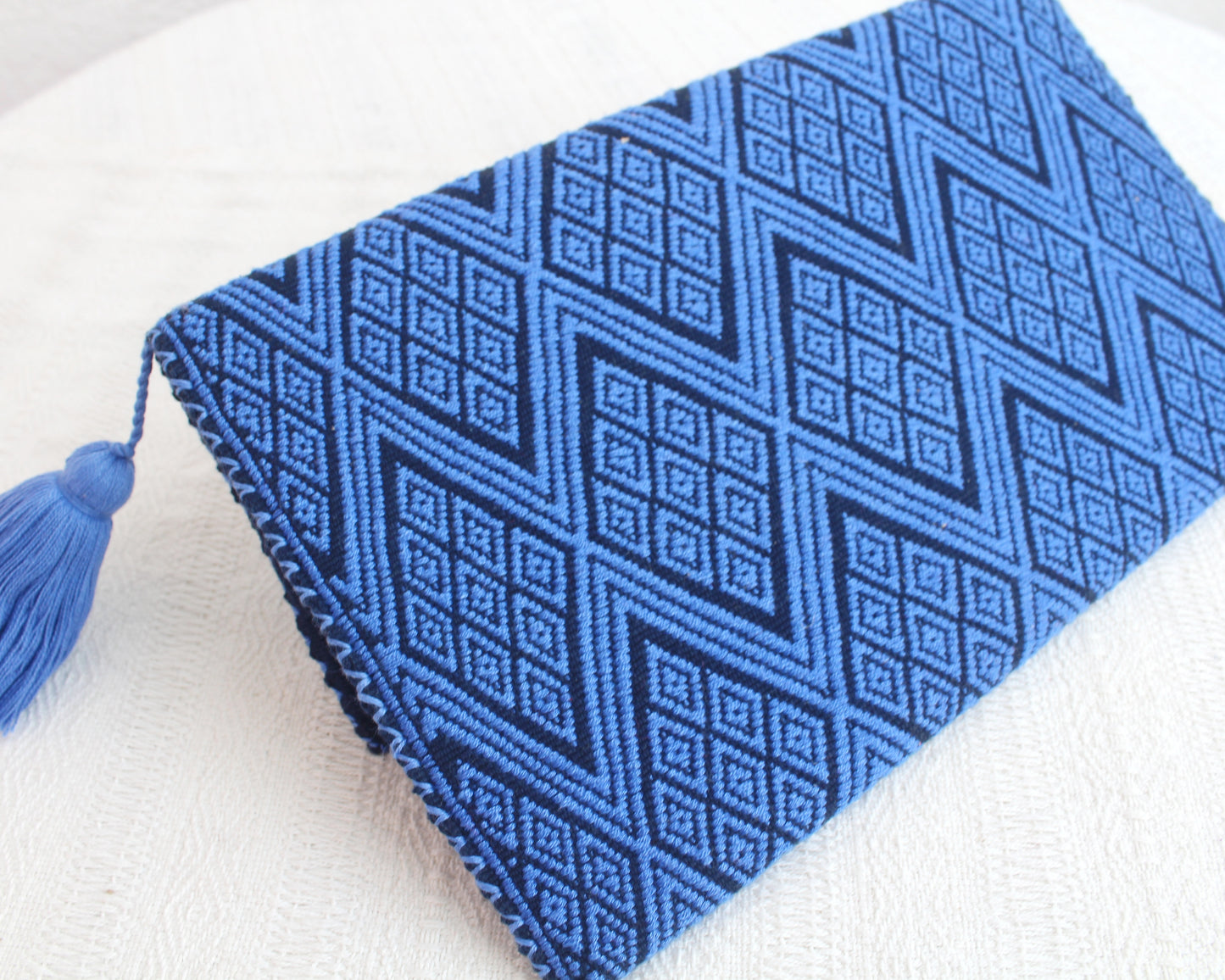 Clutch Artesanal "BATS’I LUCH" Azul Negro
