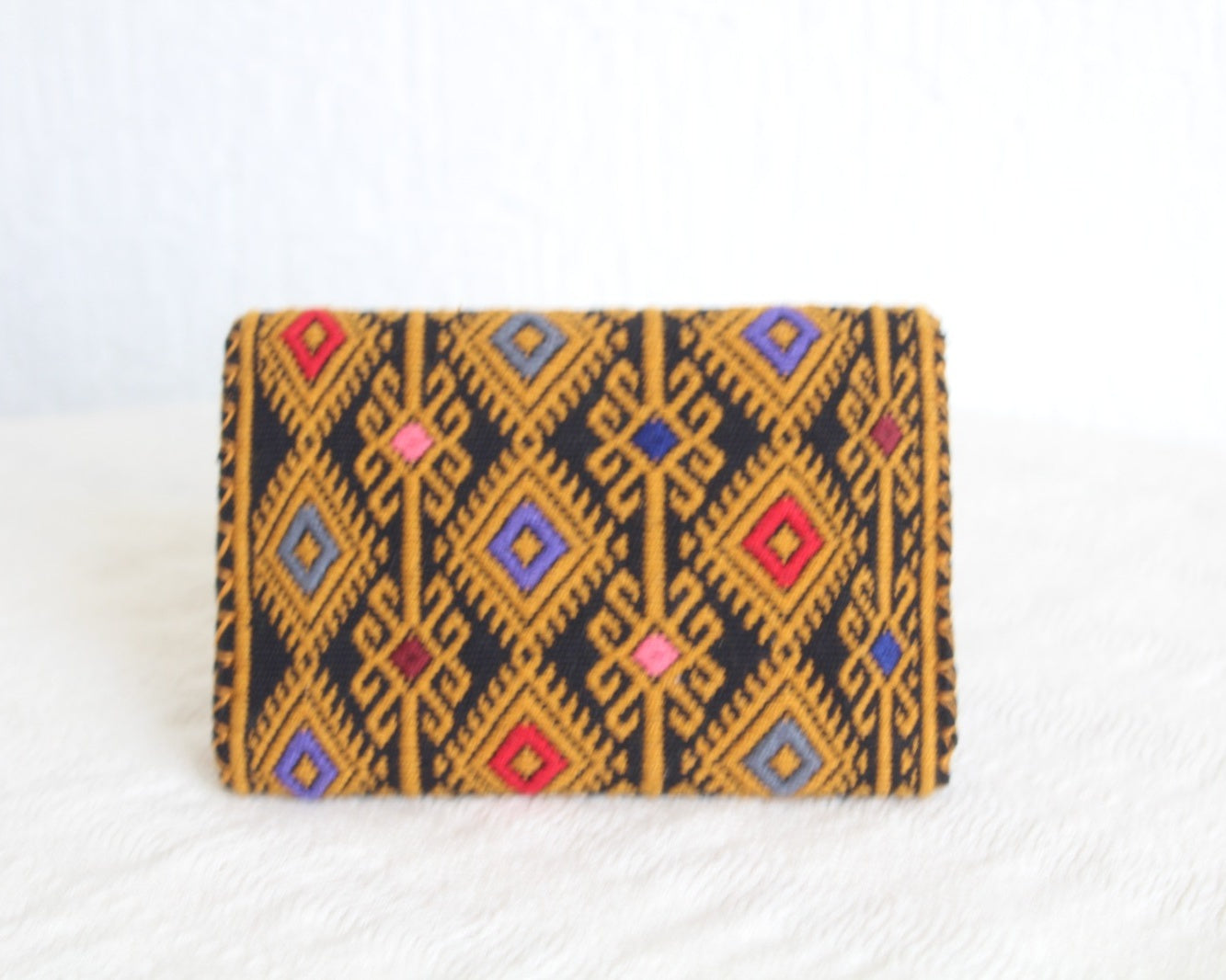 Cartera Estrellas con Coronas Mostaza Negro