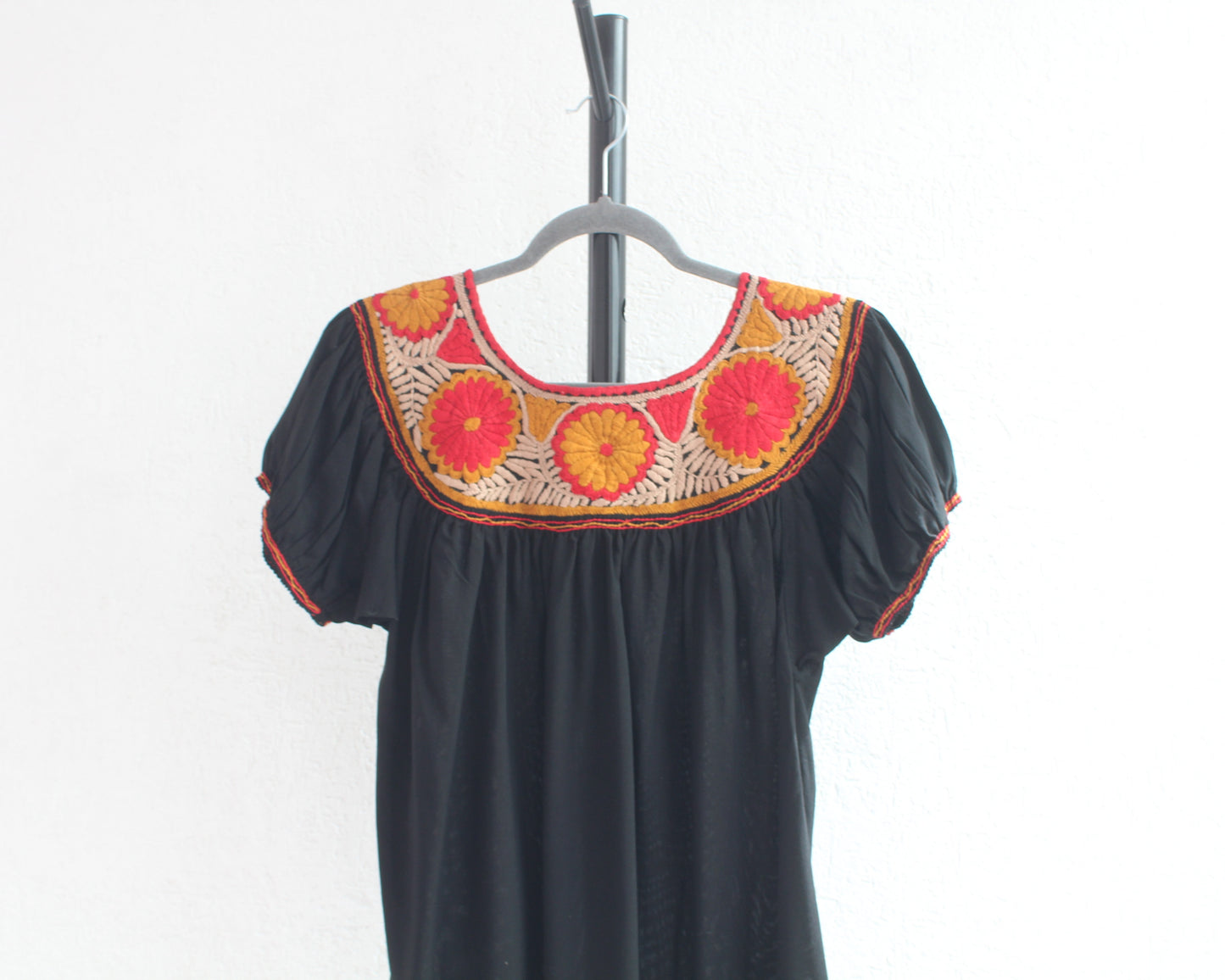 Blusa Aguacatenango Negro Rojo Beige