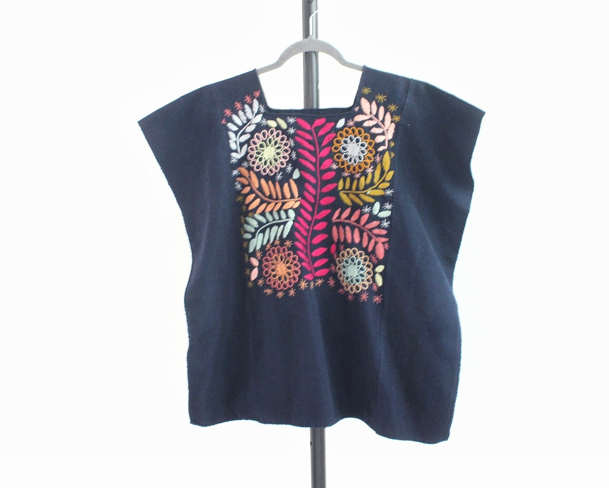 Huipil Corto Laura XL - 2XL Flores Azul Marino