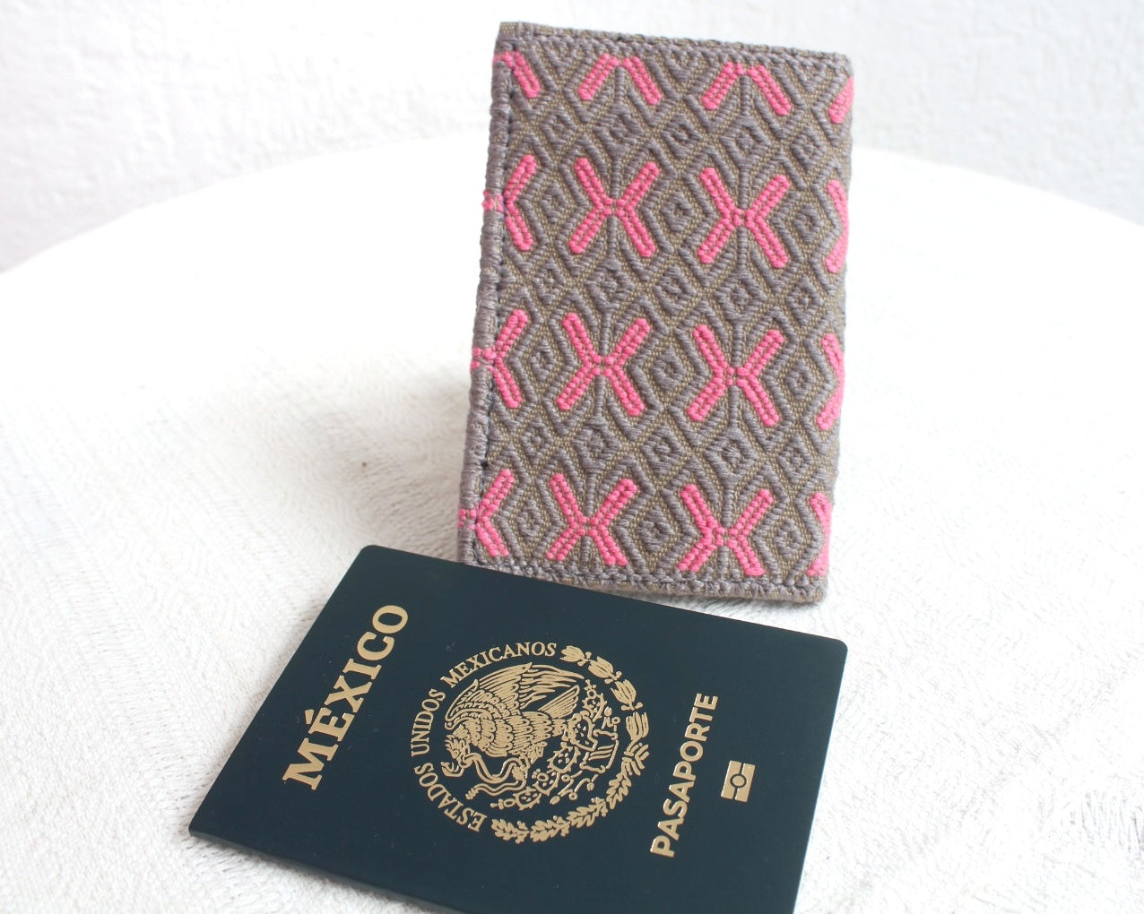 Porta Pasaporte Mariposas Gris Rosa