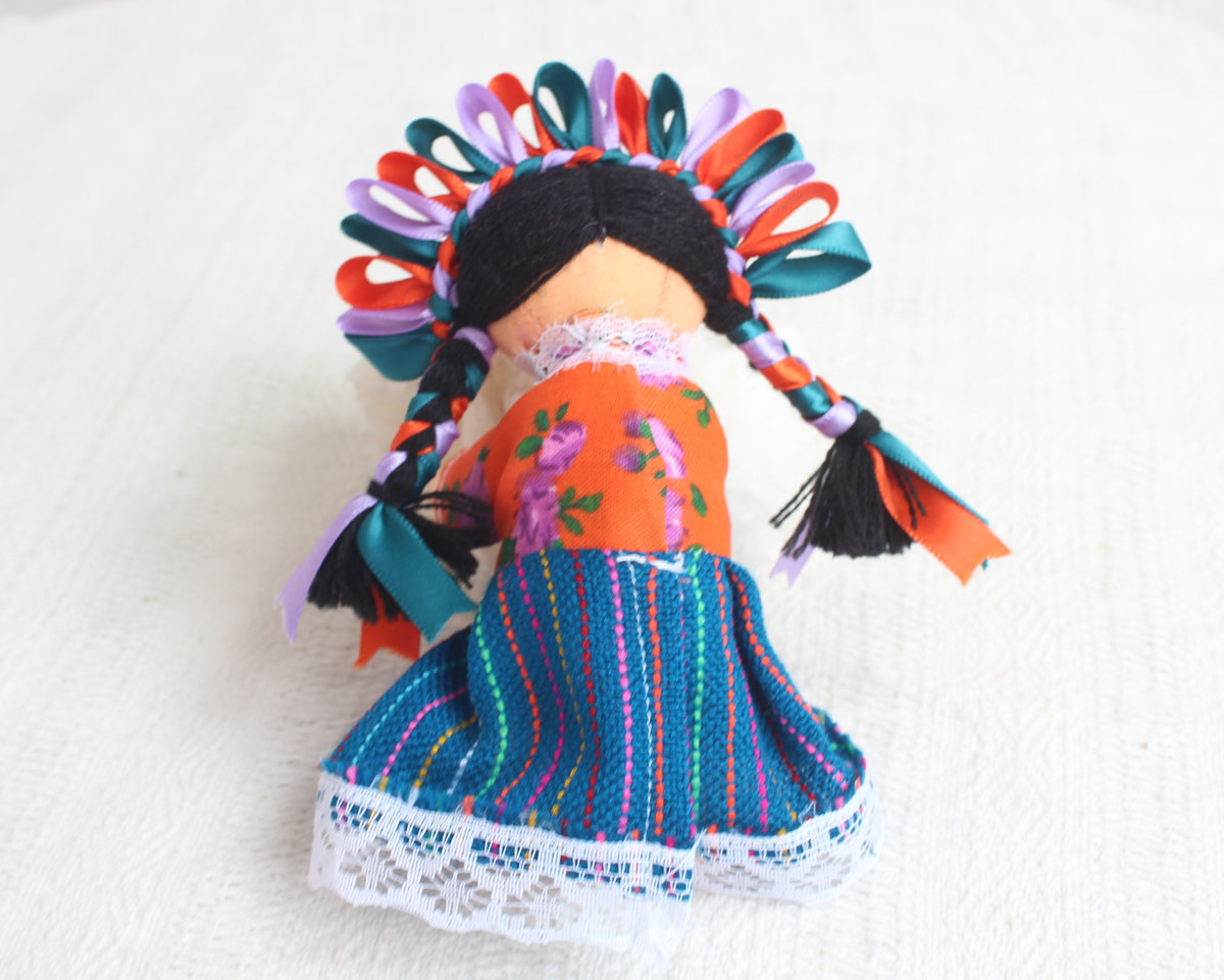 Muñeca Lelé Pequeña Esmeralda Naranja Lila