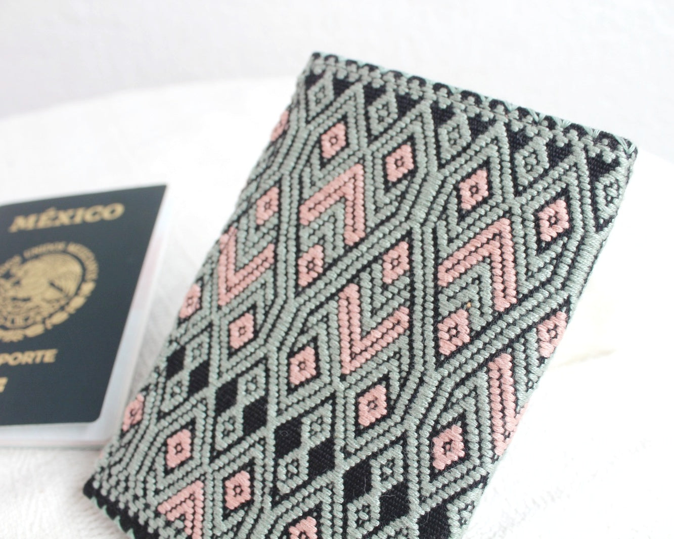 Porta Pasaporte Alas Menta Rosa