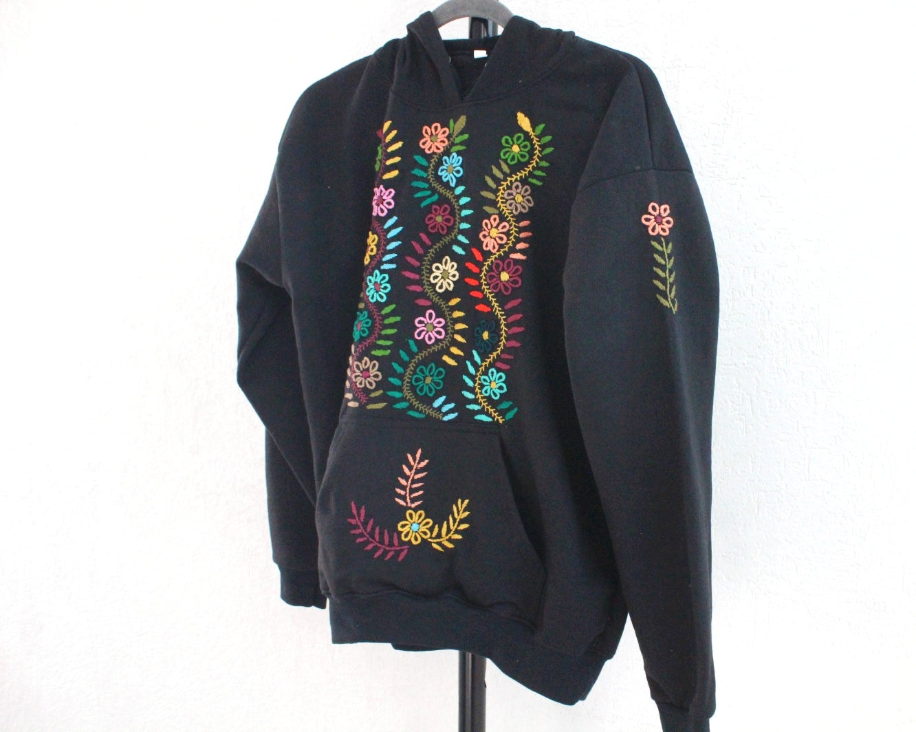 Sudadera L Rococo Negra Florecitas