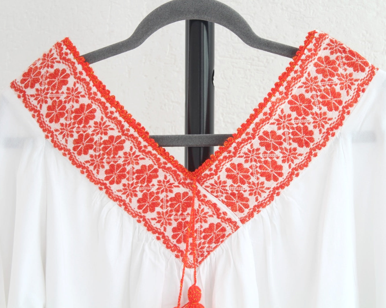 Blusa Cuello V Blanco Flores