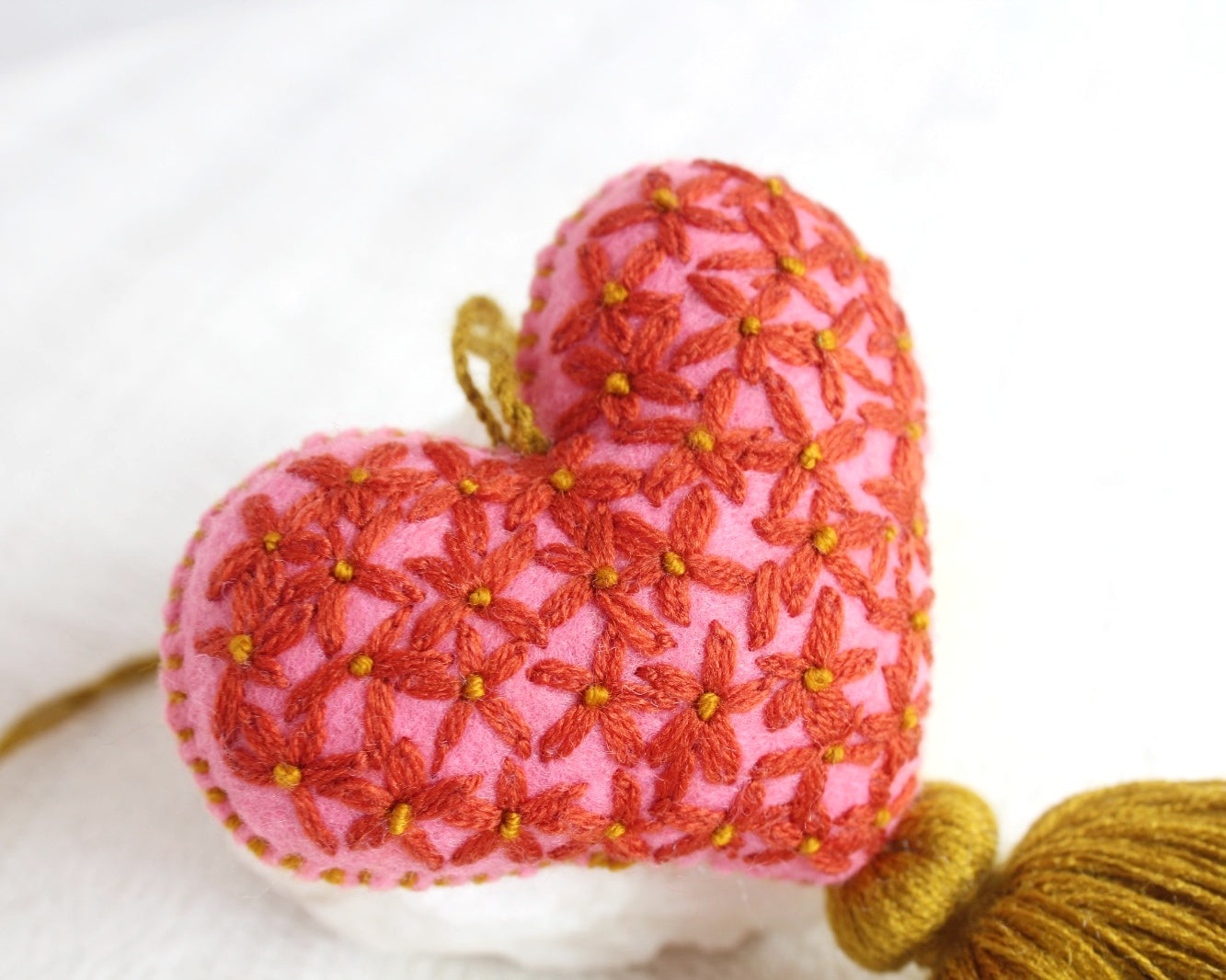 Corazón Florecitas Marron Verde Olivo