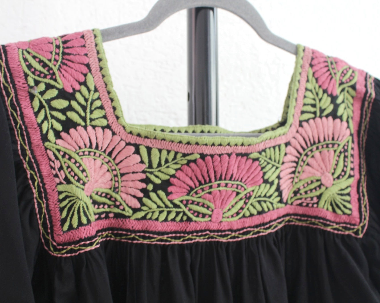 Blusa Aguacatenango Negro Rosa Verde