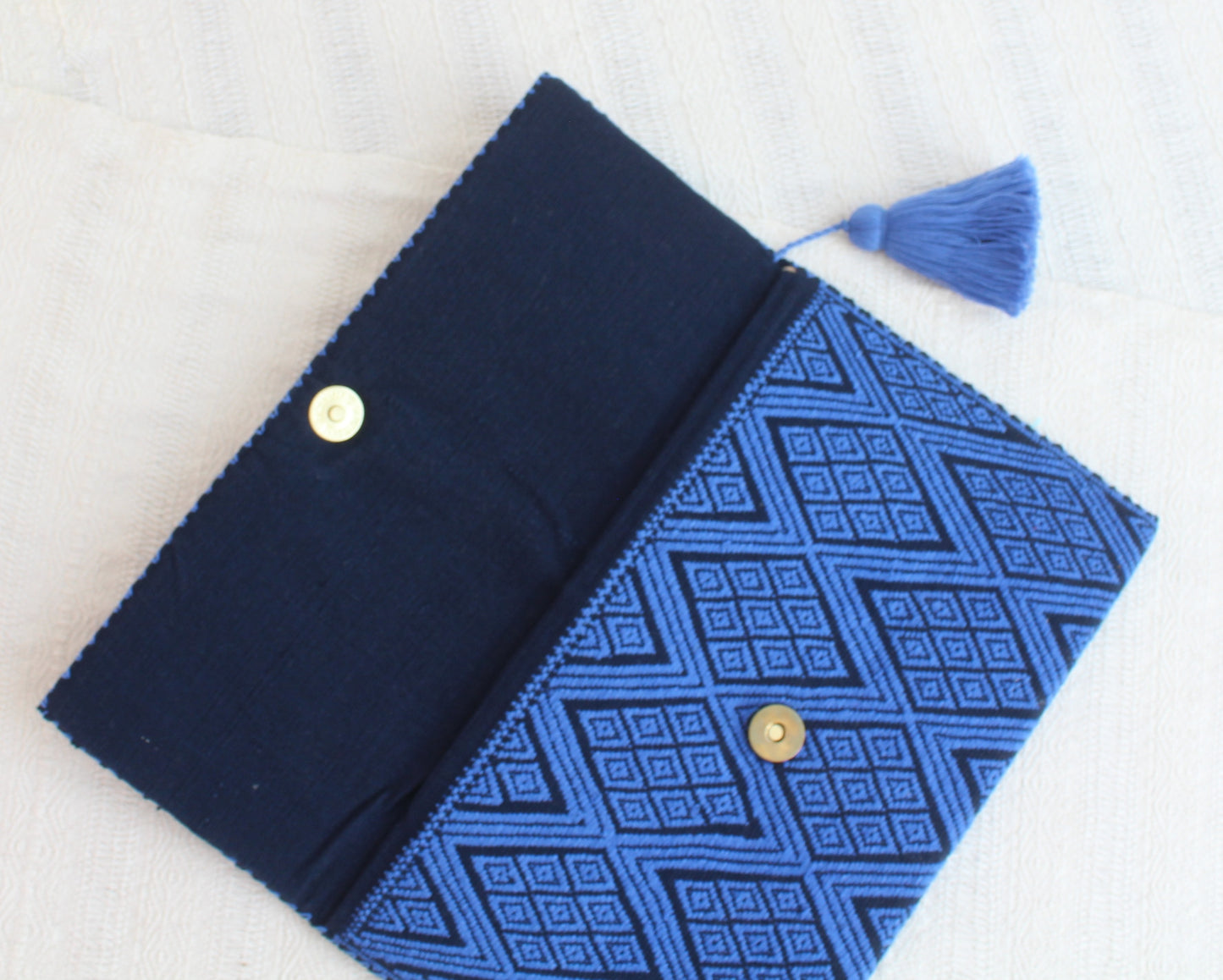 Clutch Artesanal "BATS’I LUCH" Azul Negro