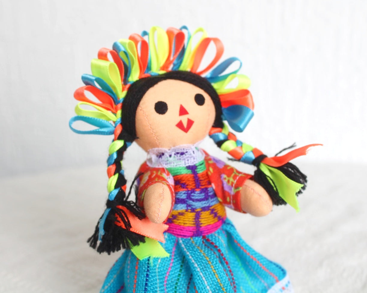 Muñeca Lelé Pequeña Amarillo Naranja Azul