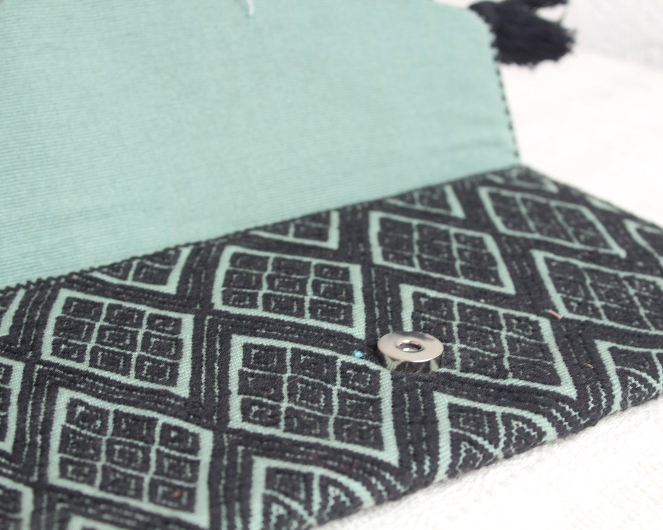 Clutch Artesanal "BATS’I LUCH" Negro Menta