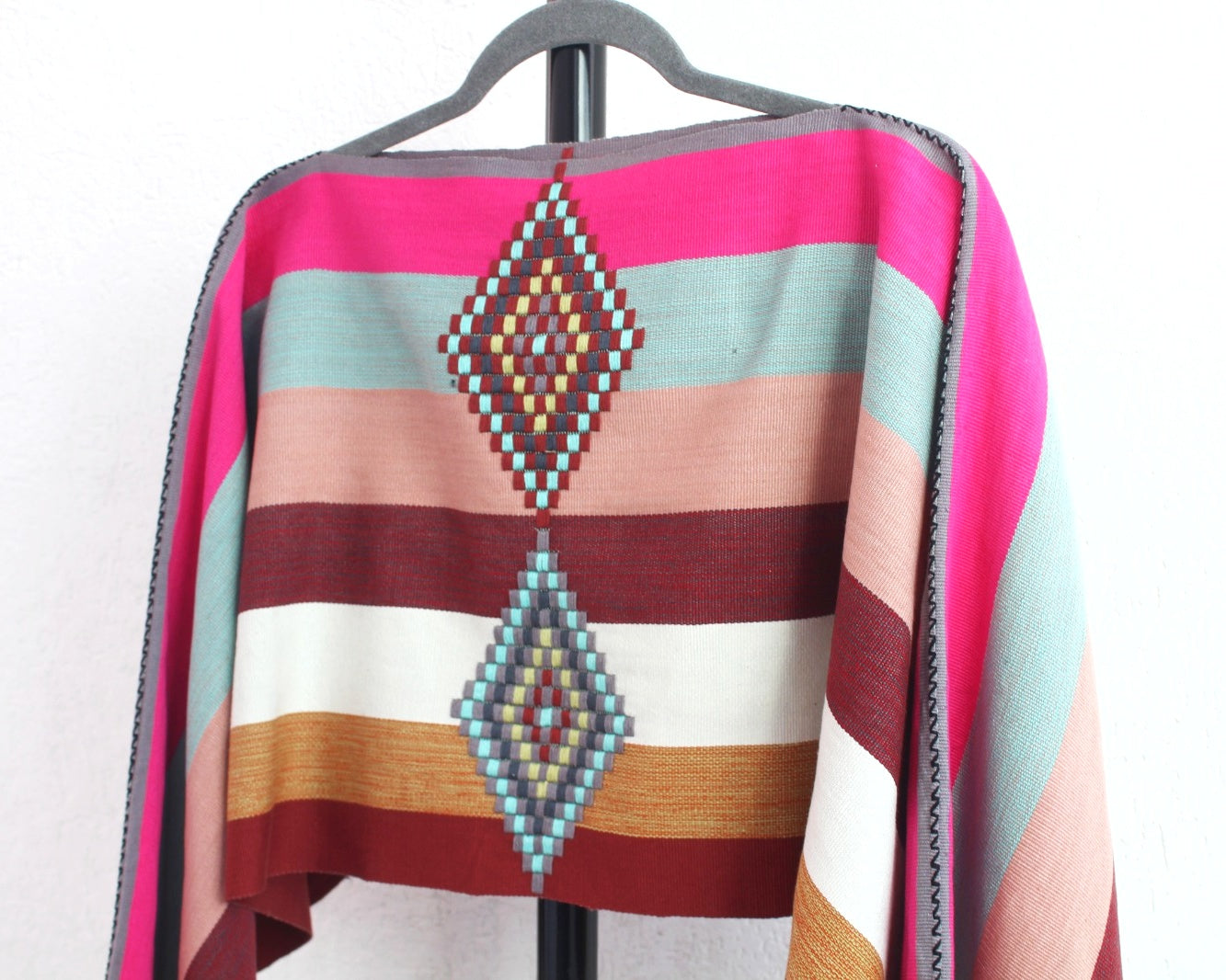 Jorongo Rombos Café Rosa Blanco