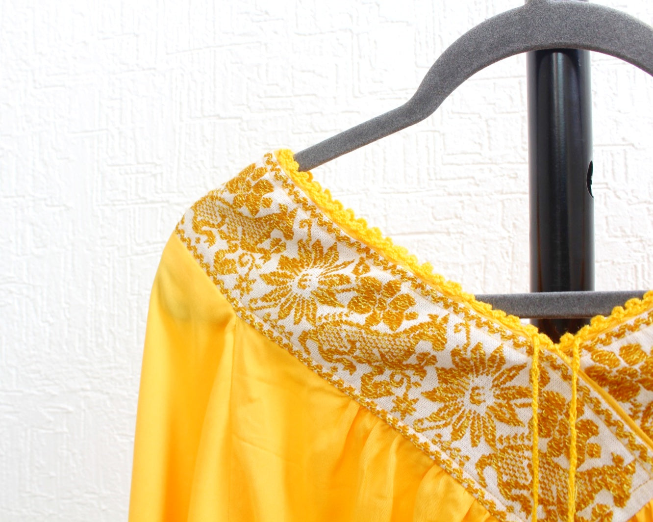 Blusa Cuello V Amarillo Burritos