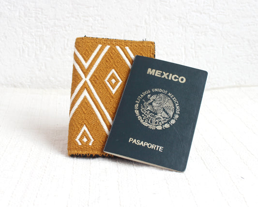 Porta Pasaporte Pejel Amarillo Blanco