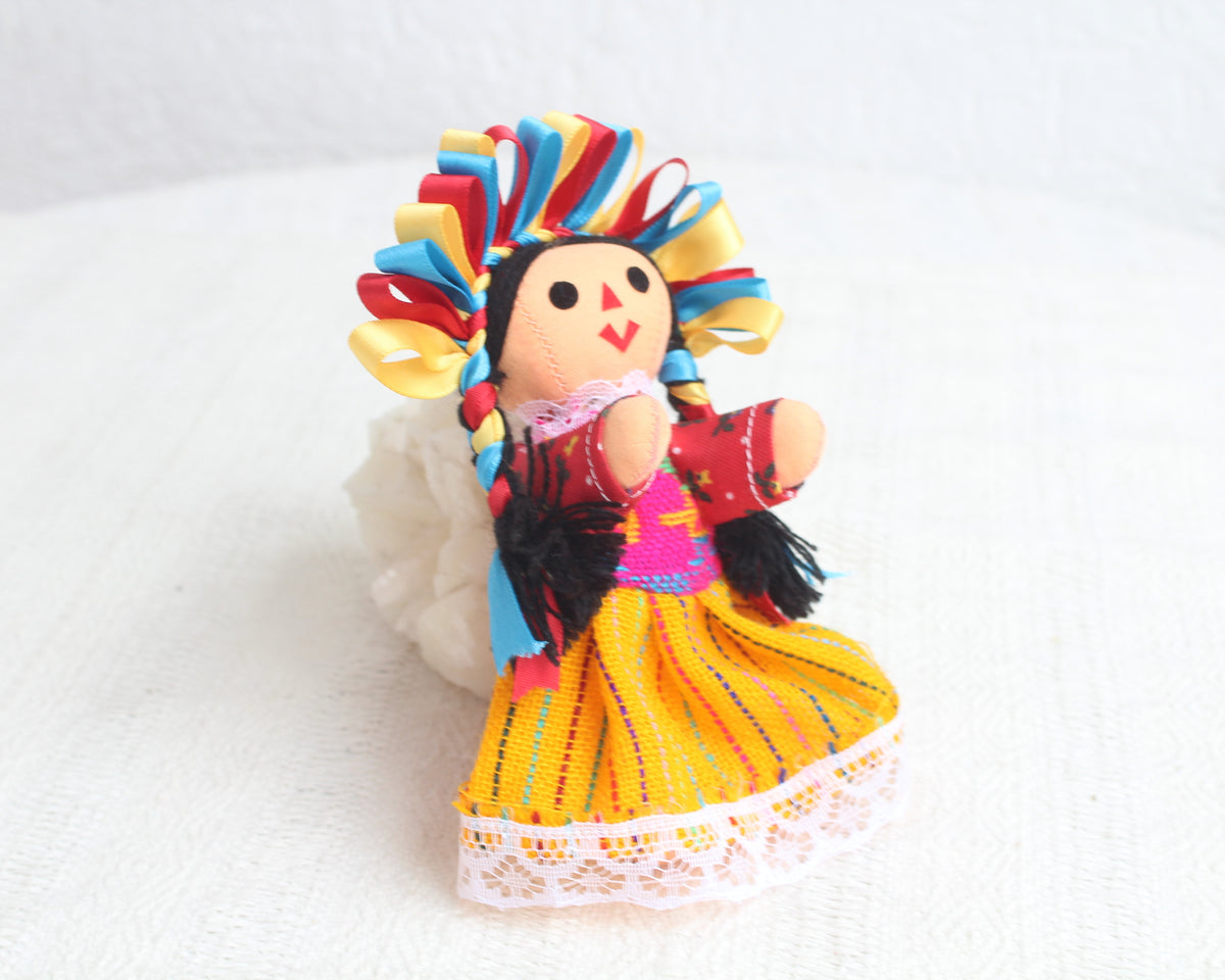 Muñeca Lelé Pequeña Rojo Amarillo Azul