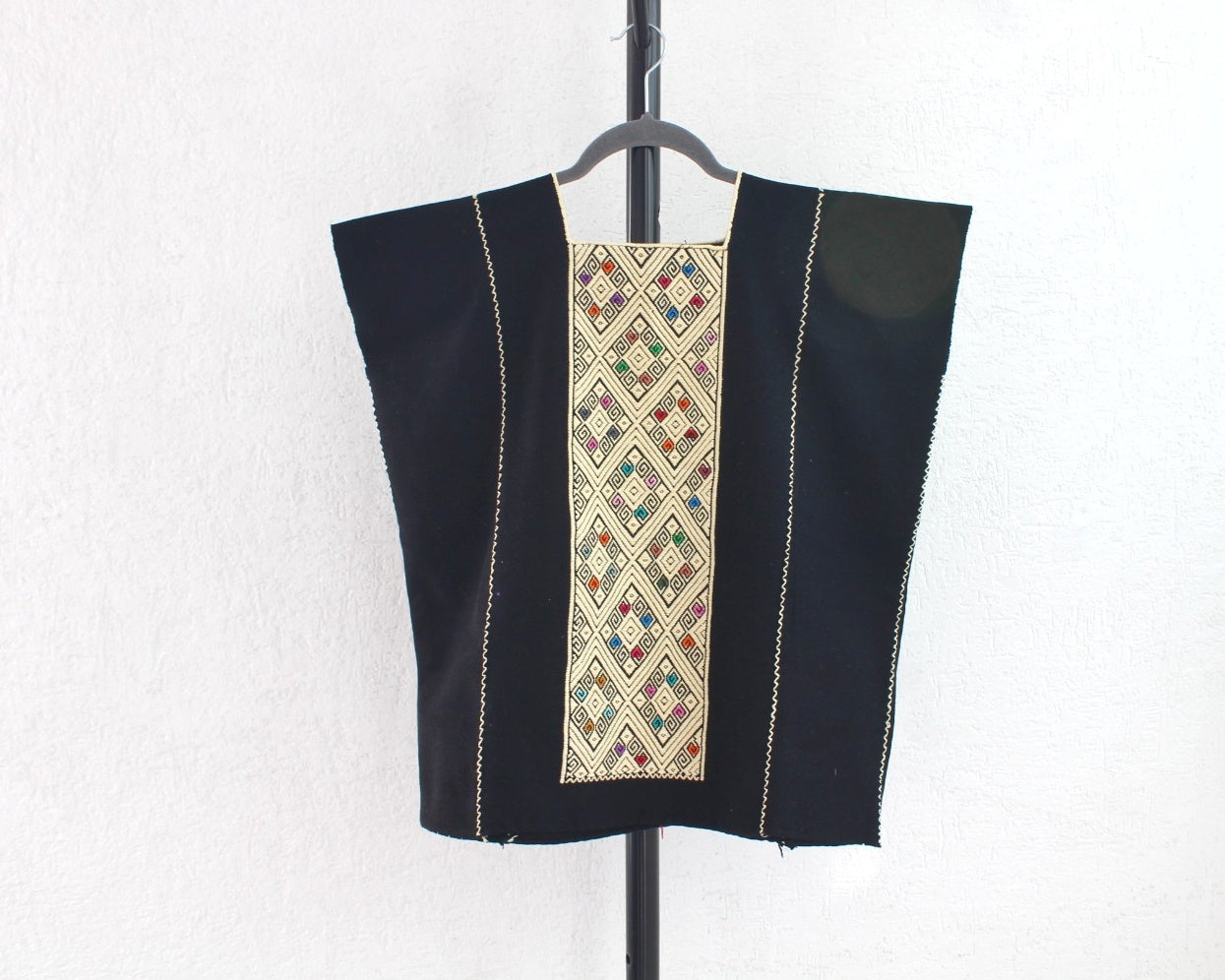 Huipil corto Laura Negro Beige