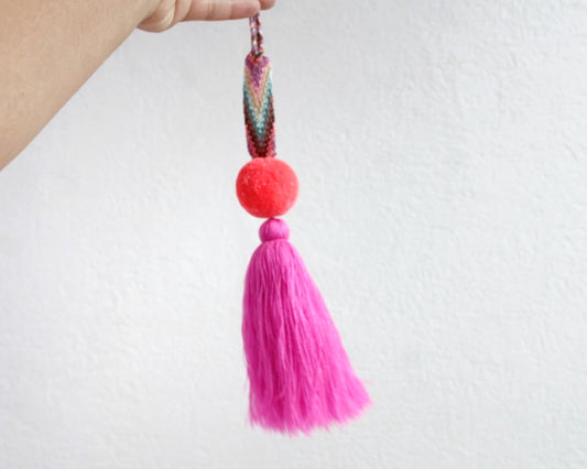 Campanitas, pompón y pulsera Coral