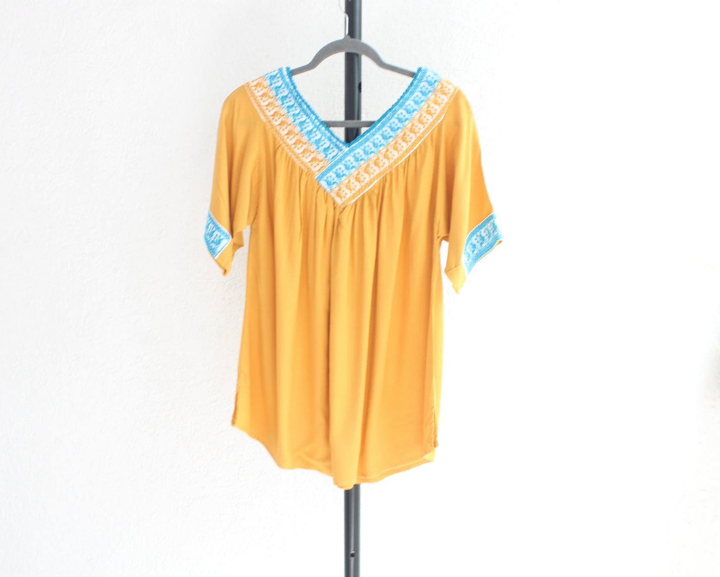 Blusa Cuello V Amarillo Azul