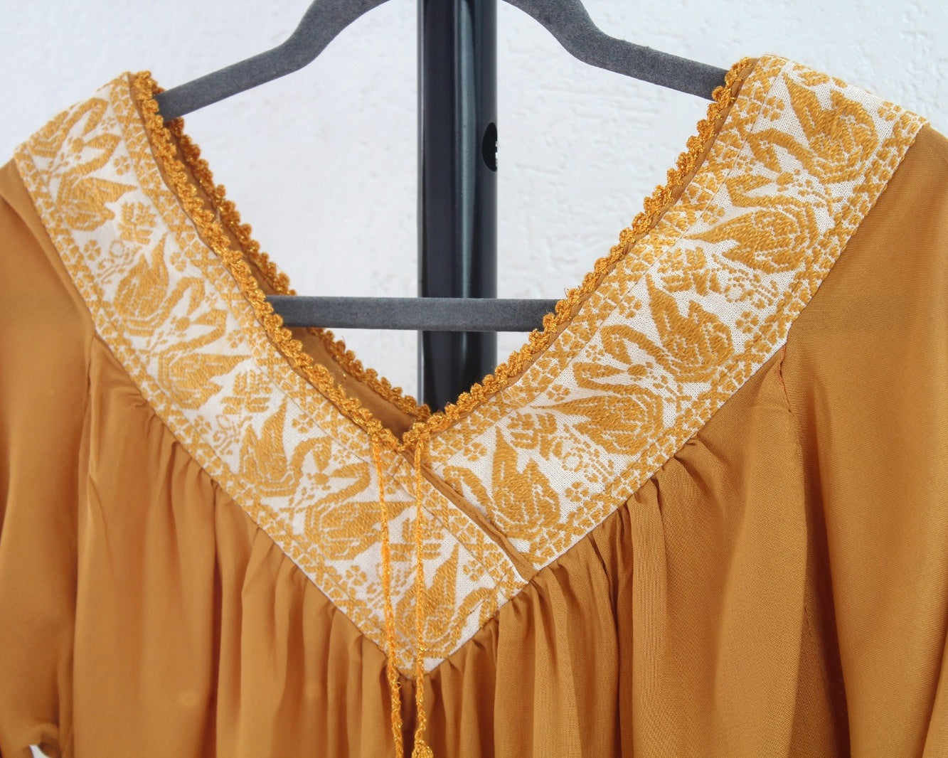 Blusa Cuello V Amarillo Cisne