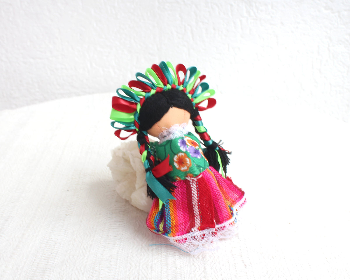 Muñeca Lelé Pequeña Esmeralda Rojo Verde
