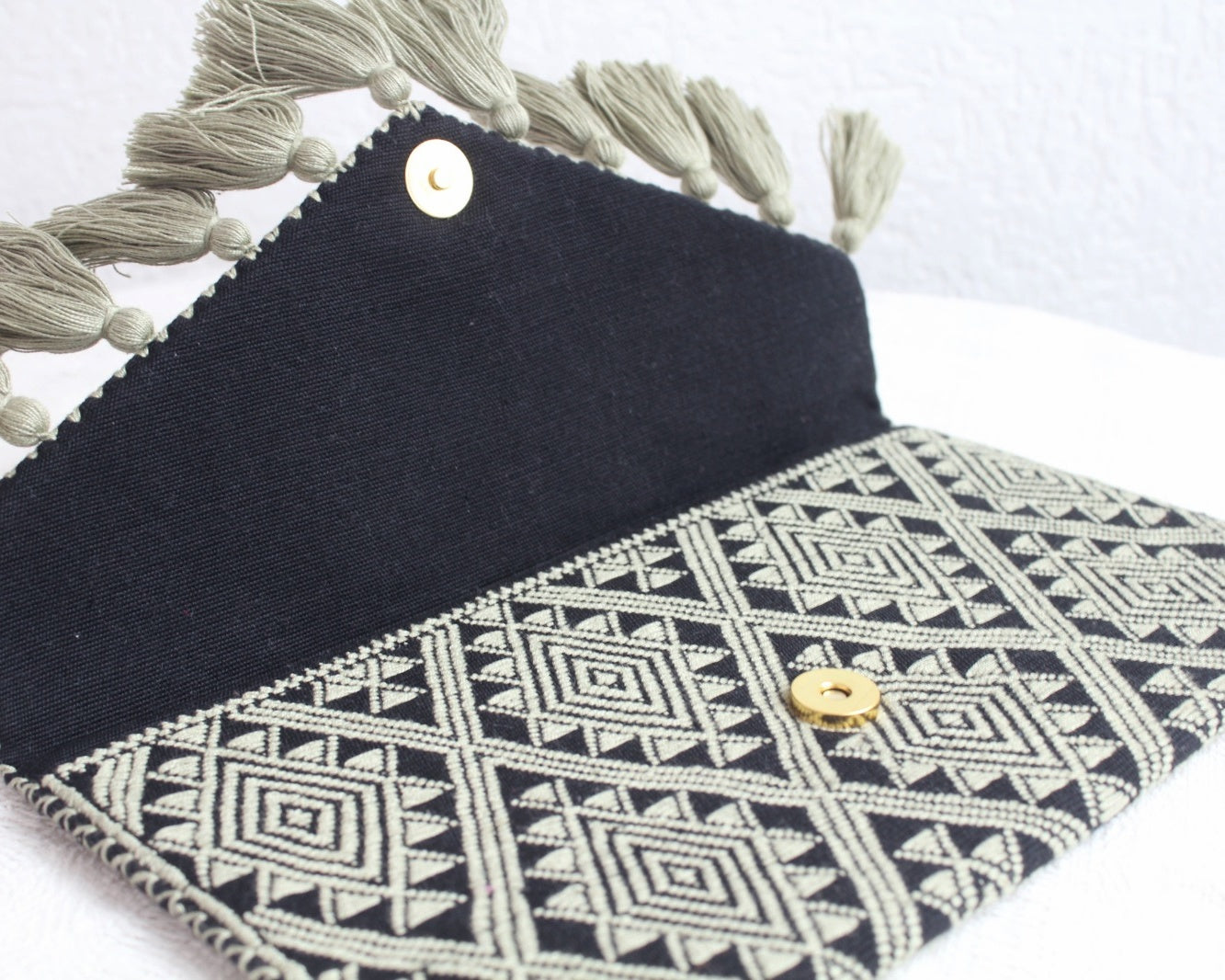 Clutch Artesanal Estrellas Diamante Beige  Negro