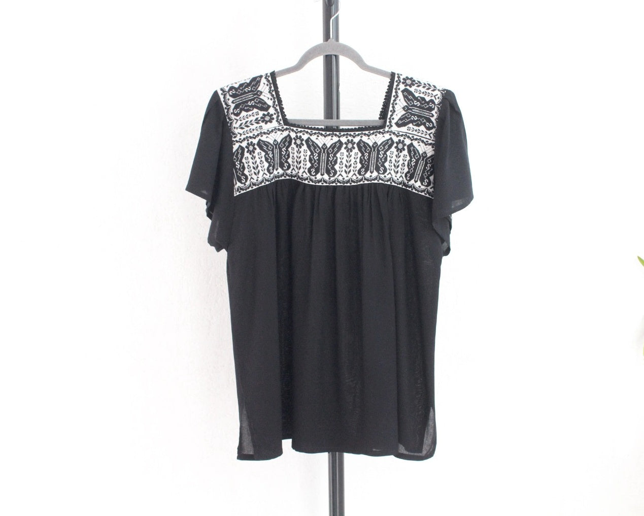 Blusa Bordada Tania Negro Mariposas M - L