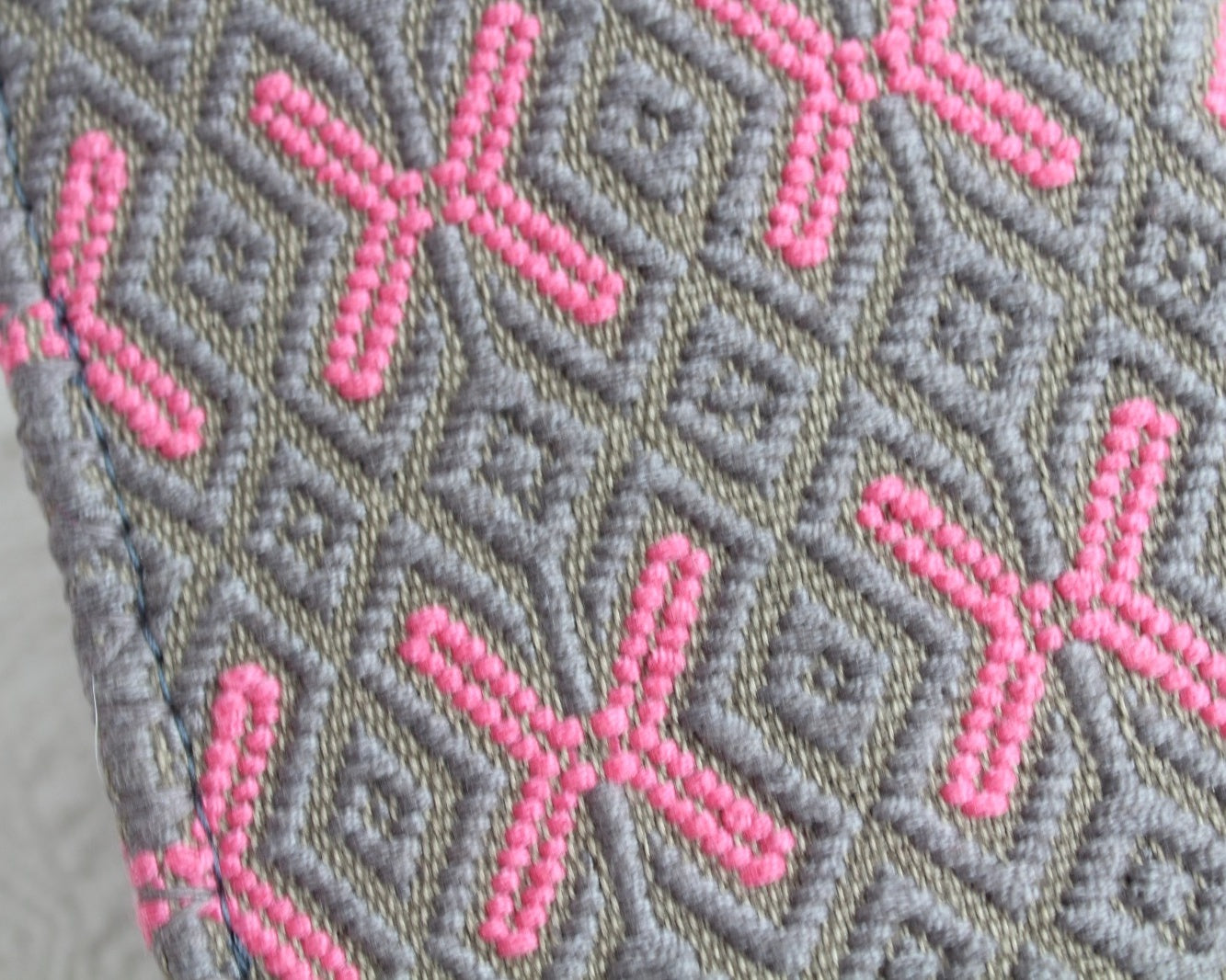 Porta Pasaporte Mariposas Gris Rosa