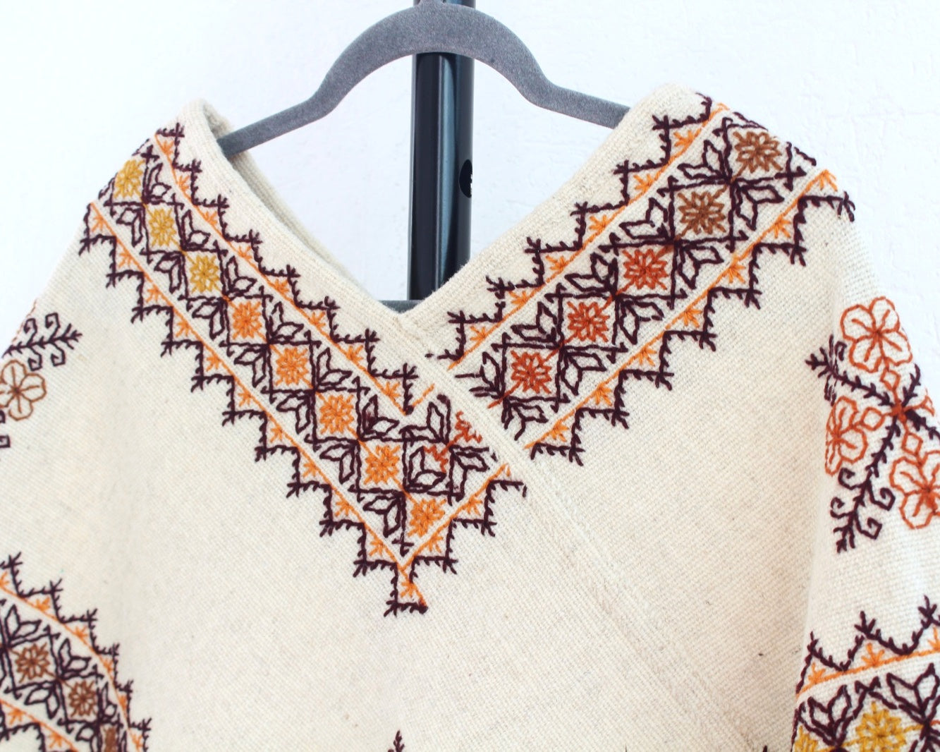 Mañanita Flores Natural Café Bordado Mazahua