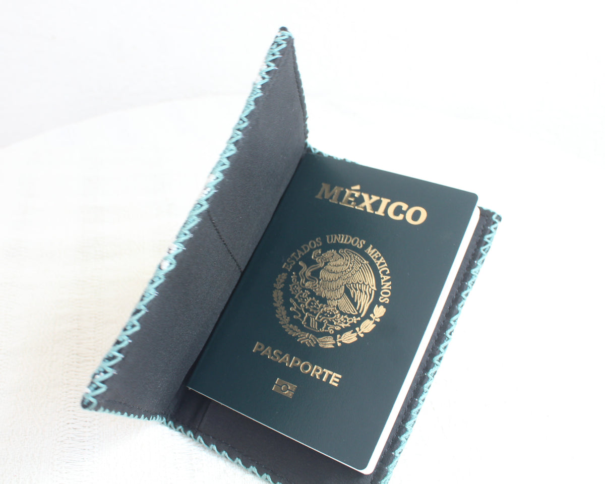 Porta Pasaporte Flores Menta Blanco