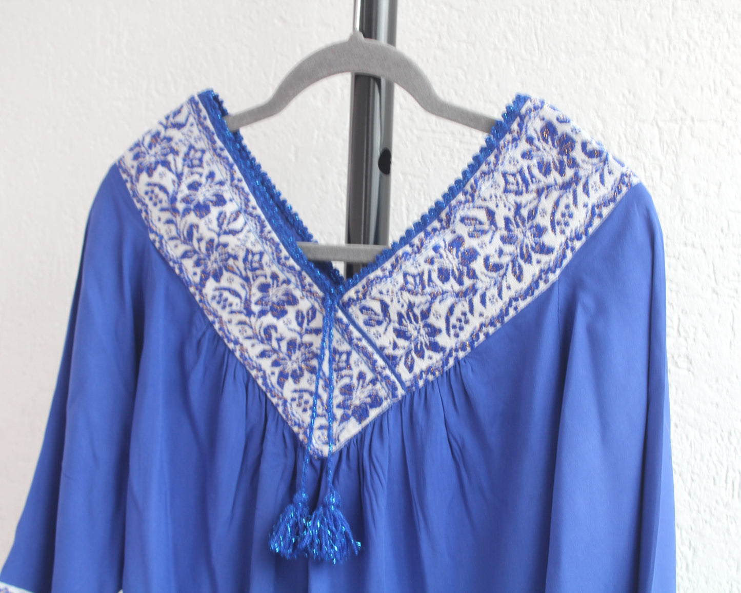 Blusa Cuello V Azul Rey Rosas