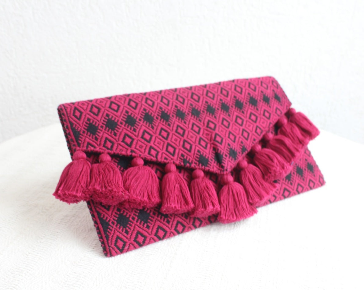Clutch Artesanal SCH ’IXAL Corona Vino Negro
