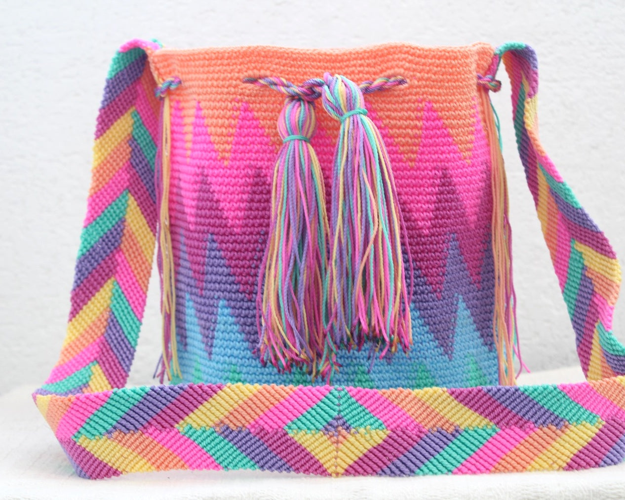Bolso Morral Zig Zag Melon Rosa Azul