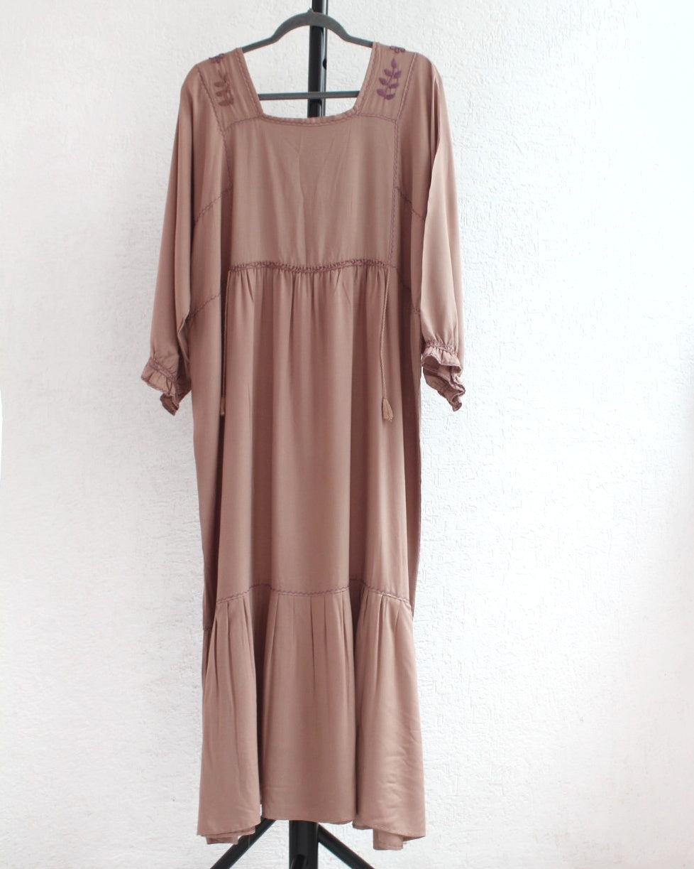 Vestido Julia Flores Manga XL / XXL Café Claro