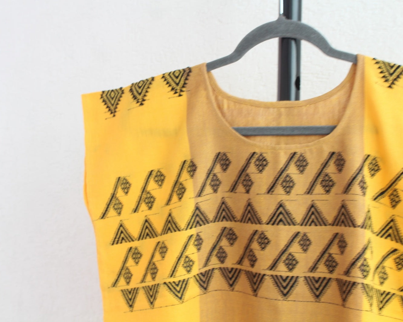 Blusa Carranza  Amarillo Negro